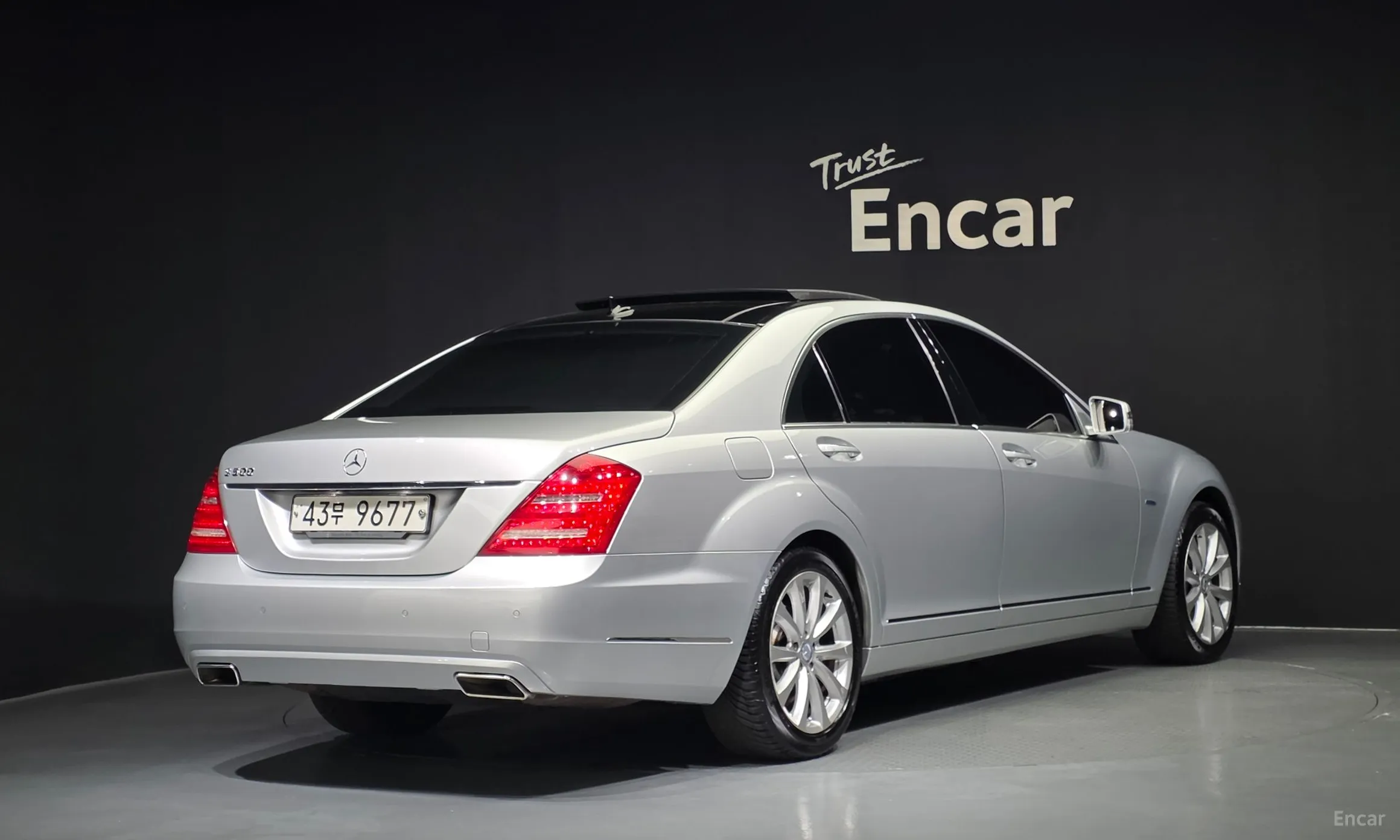 Mercedes Benz S-Class W221