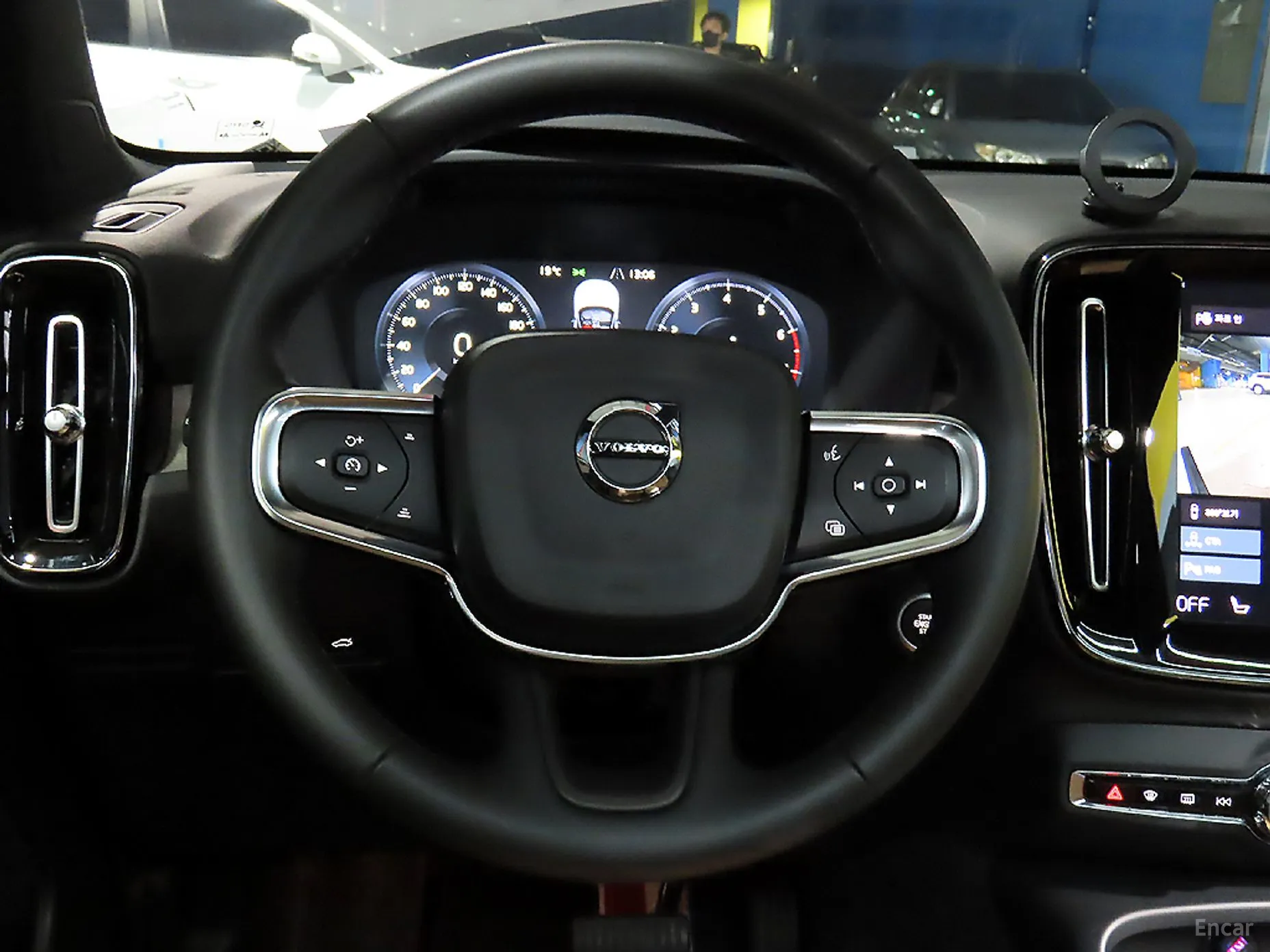 Volvo XC40 превью 10