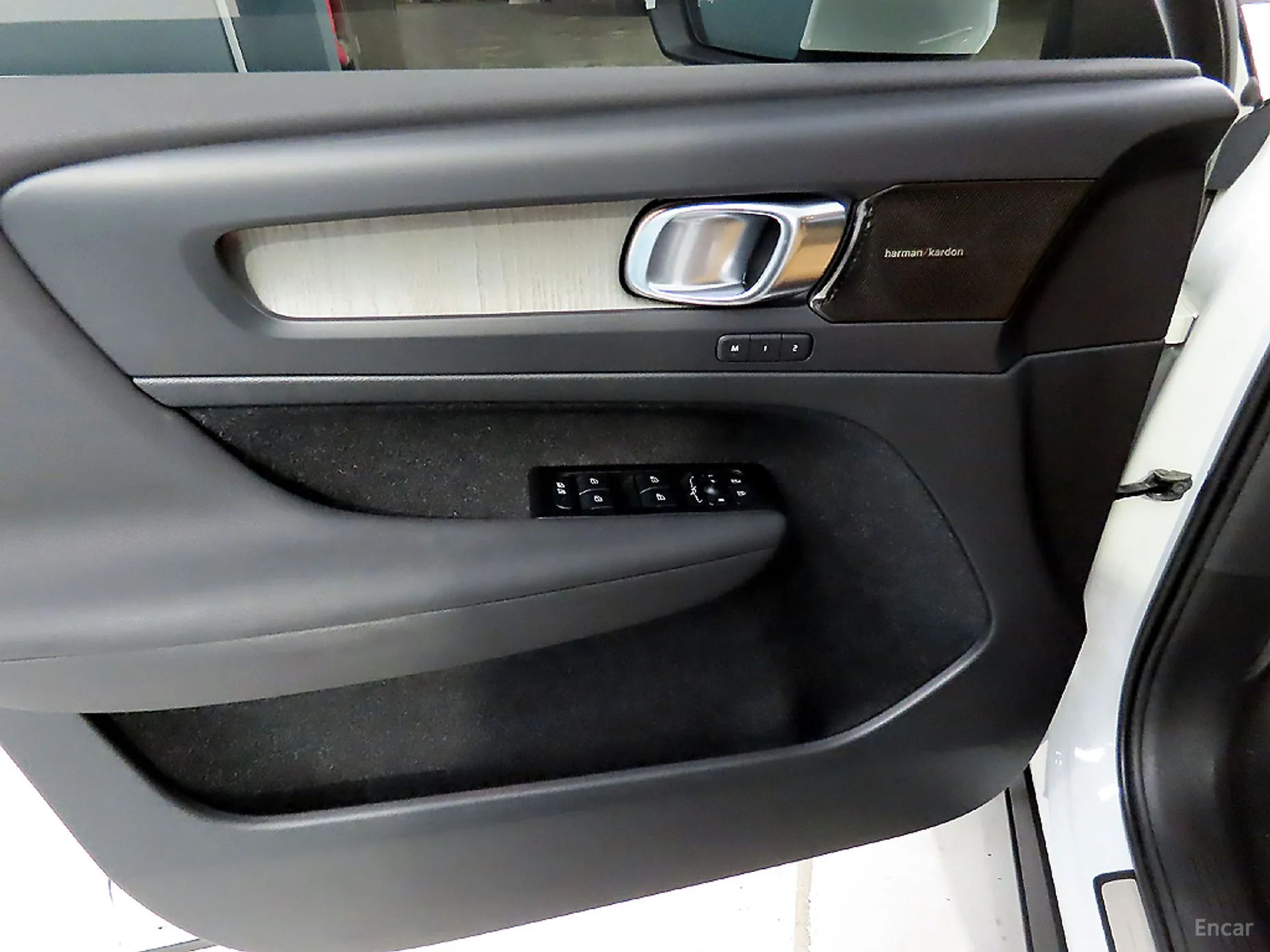 Volvo XC40 превью 14