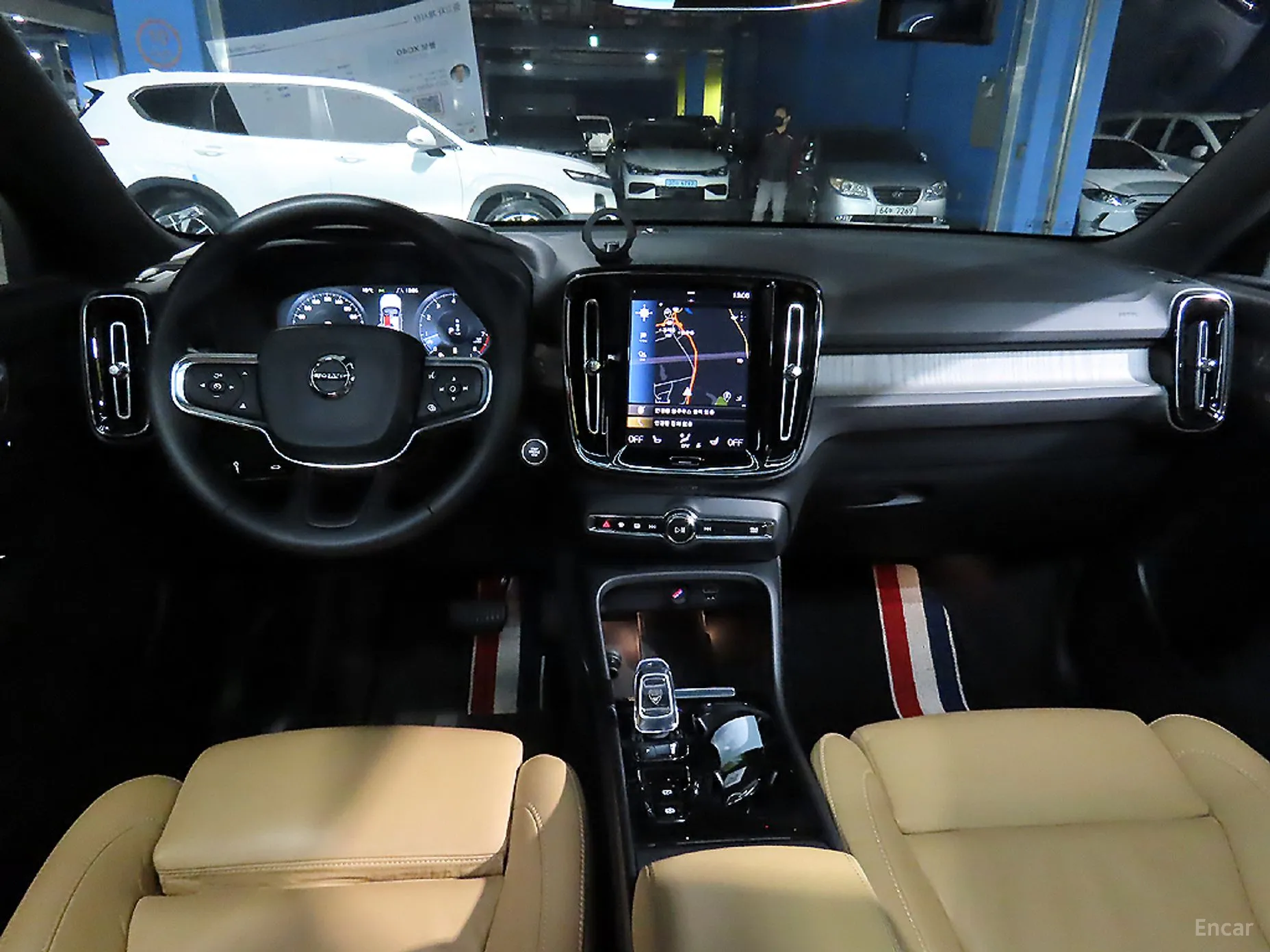 Volvo XC40 превью 5