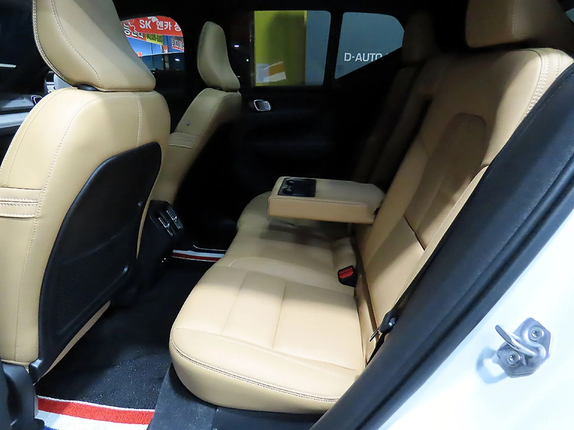 Volvo XC40 превью 7