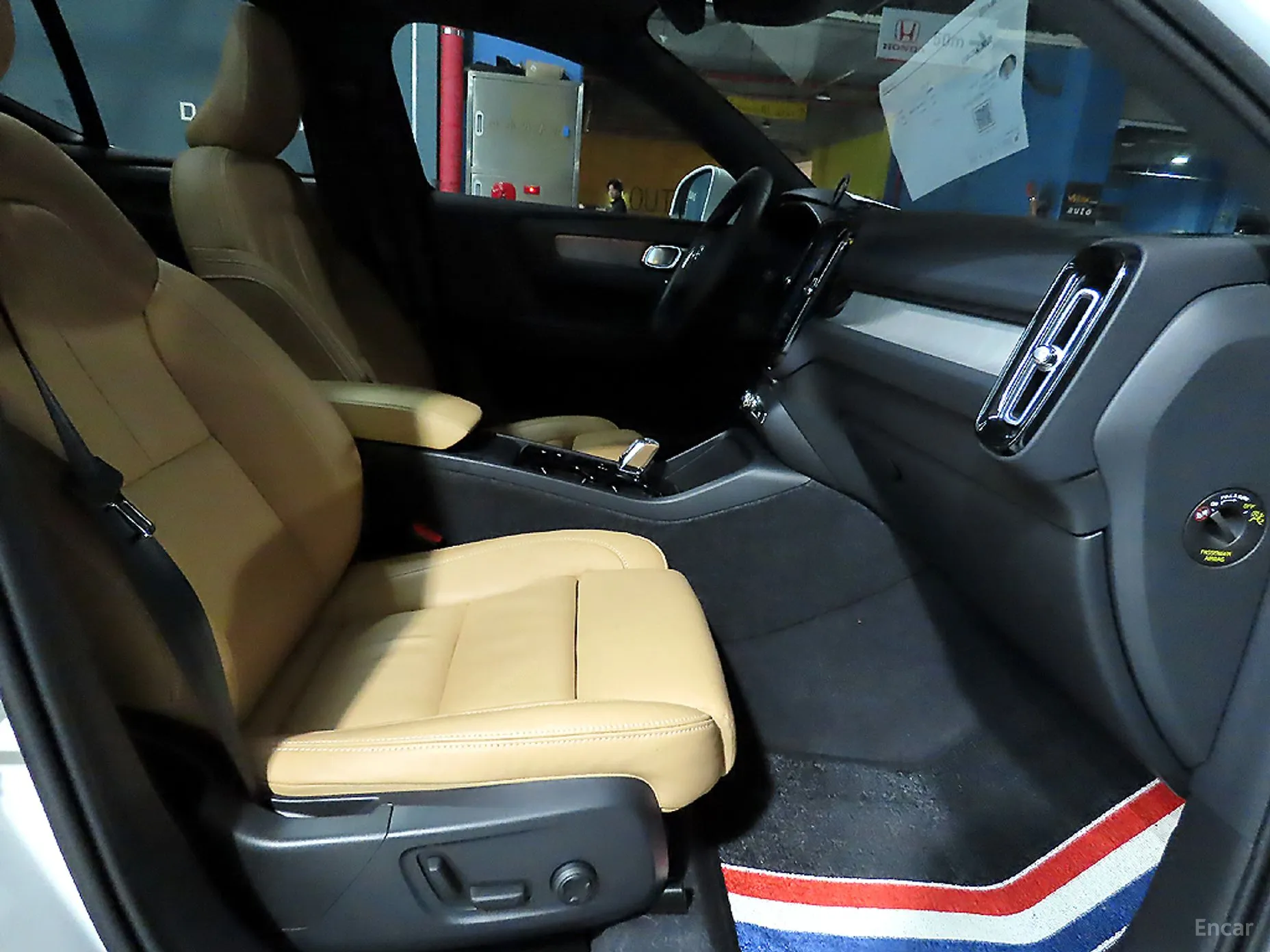 Volvo XC40 превью 9