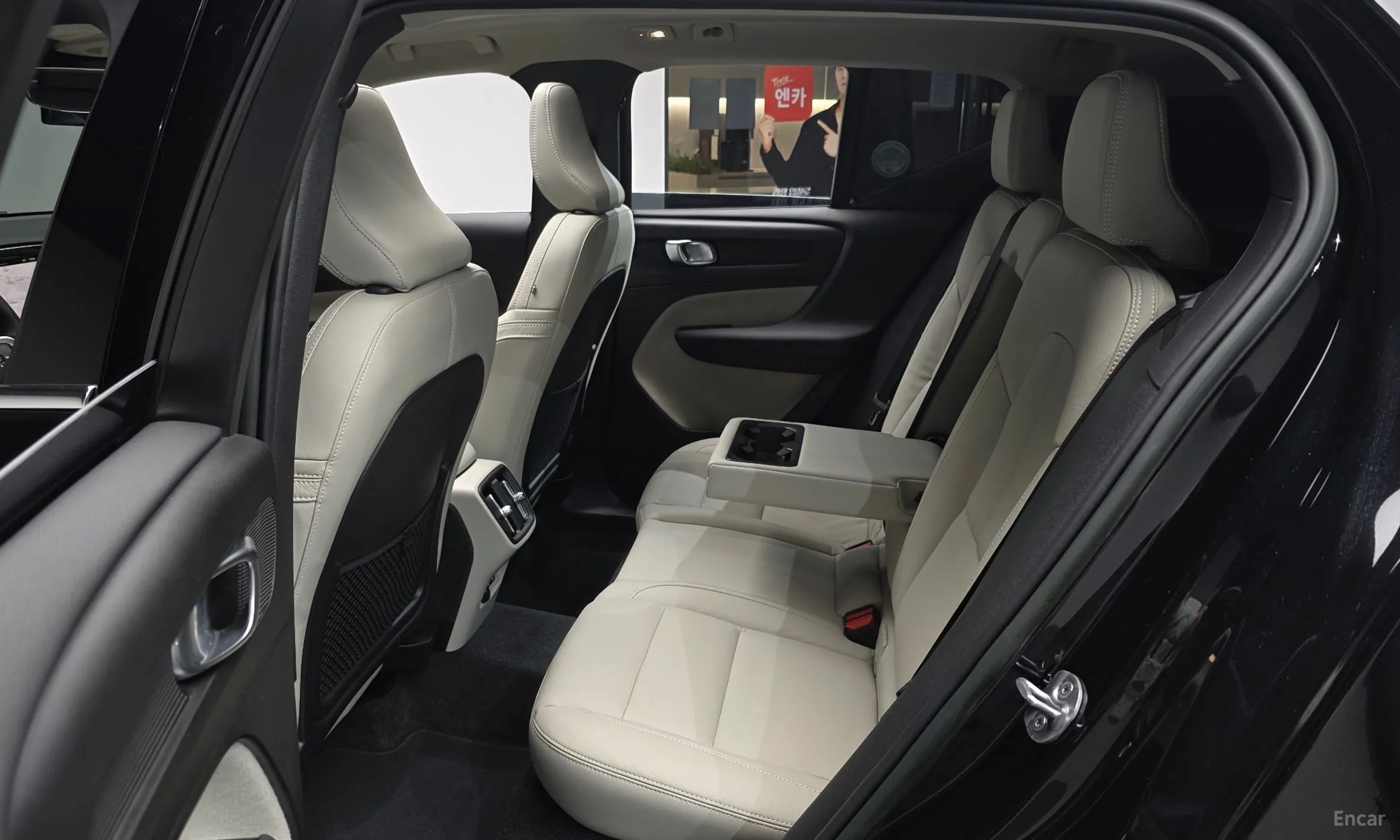 Volvo XC40 превью 11