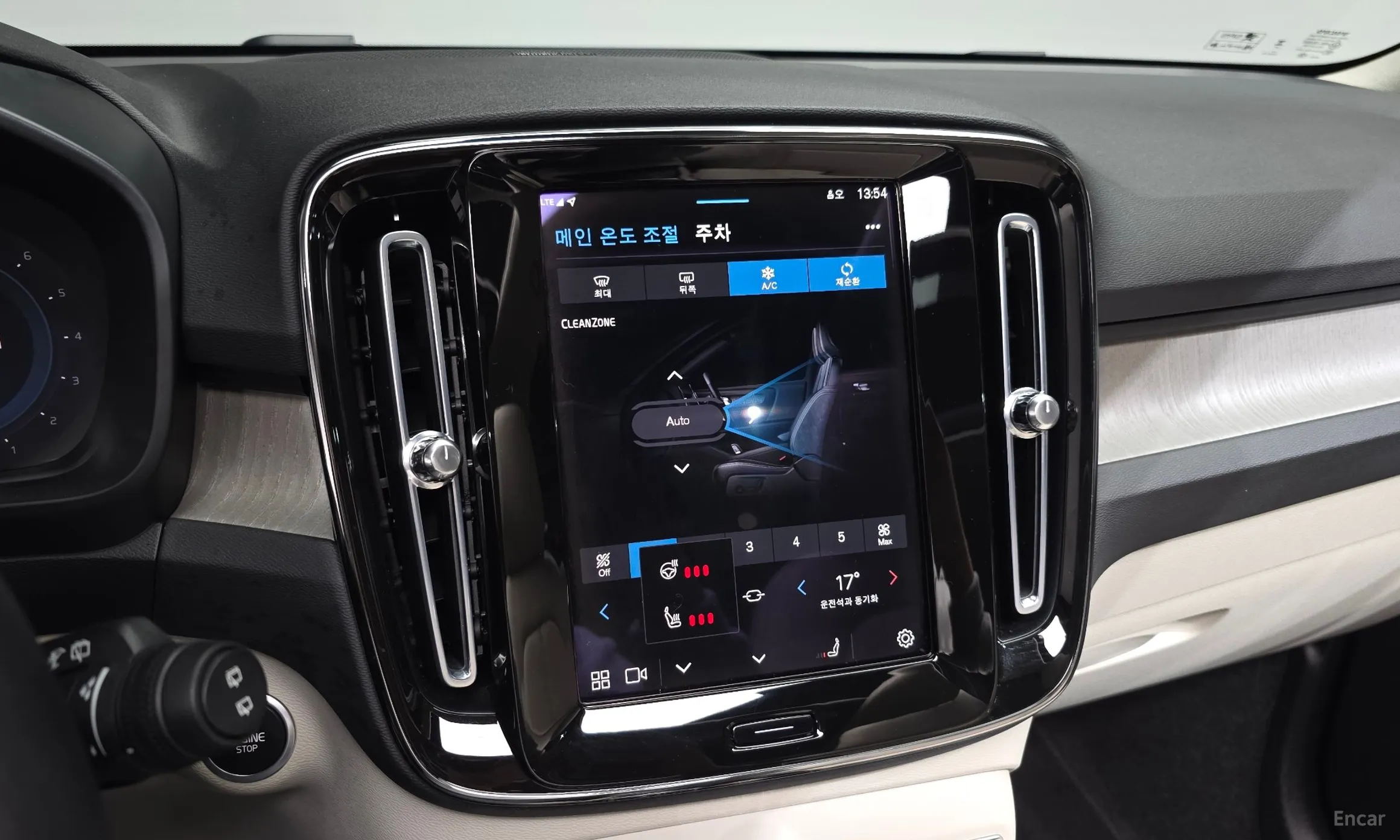 Volvo XC40 превью 17