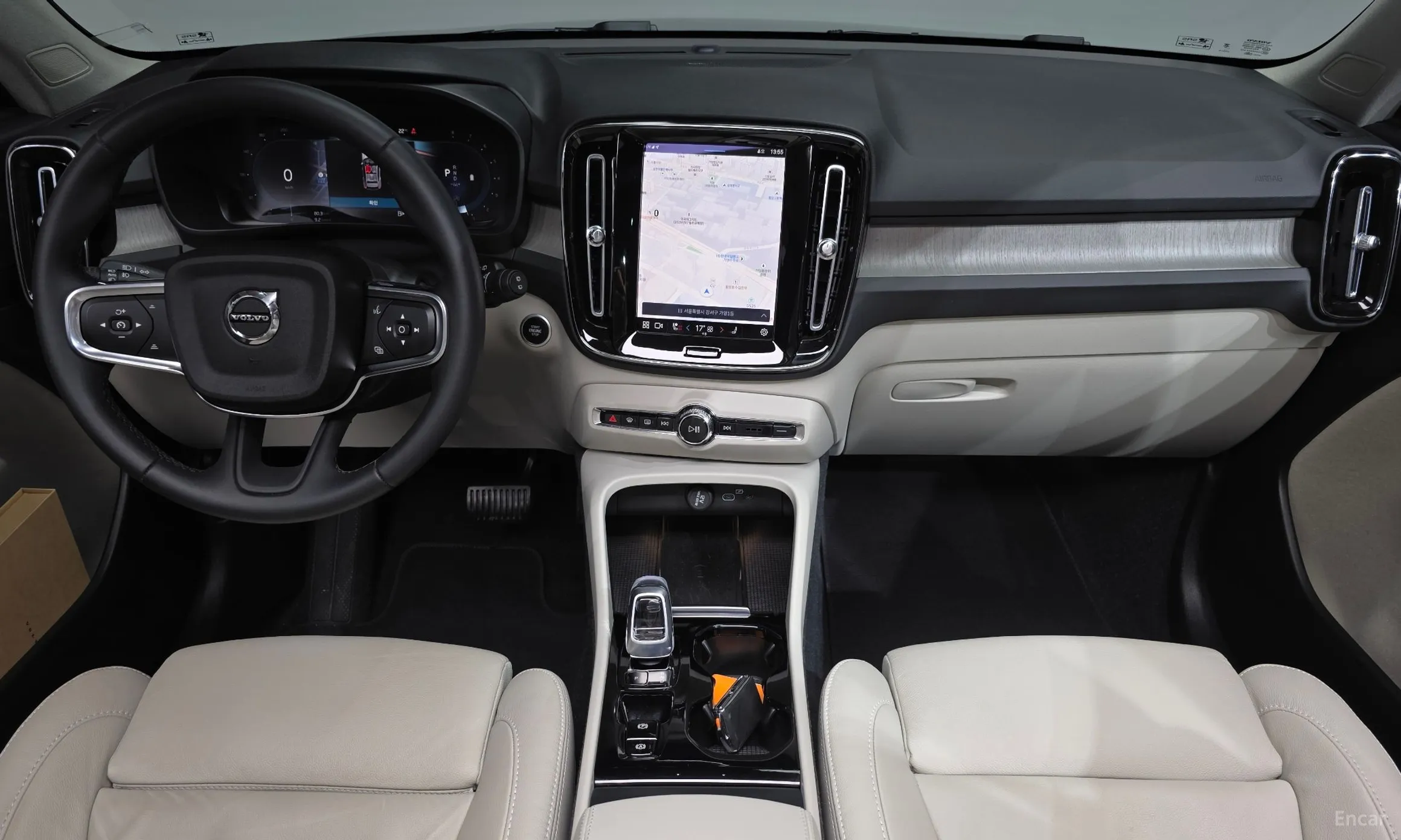Volvo XC40 превью 7