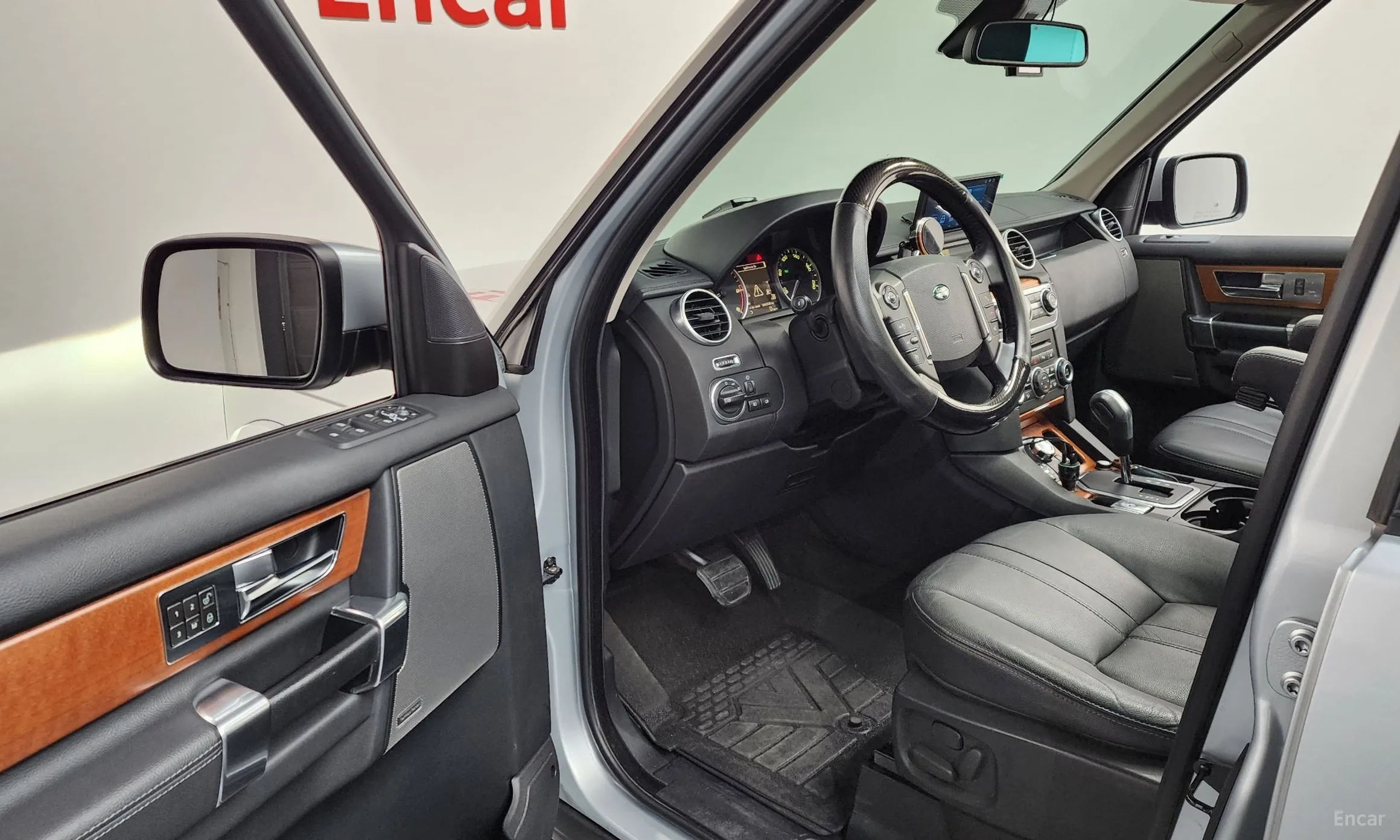 Land Rover Discovery 4 превью 10