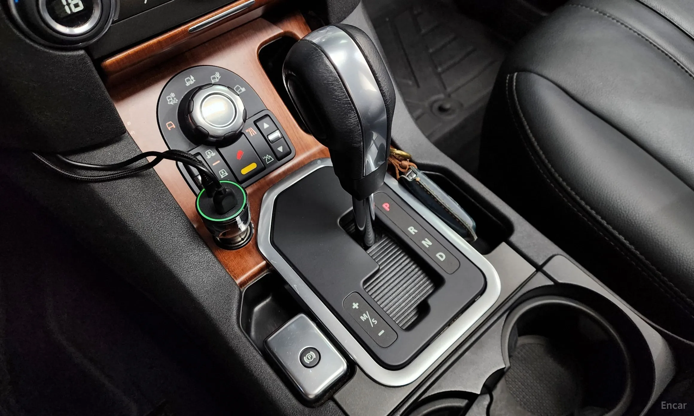 Land Rover Discovery 4 превью 9