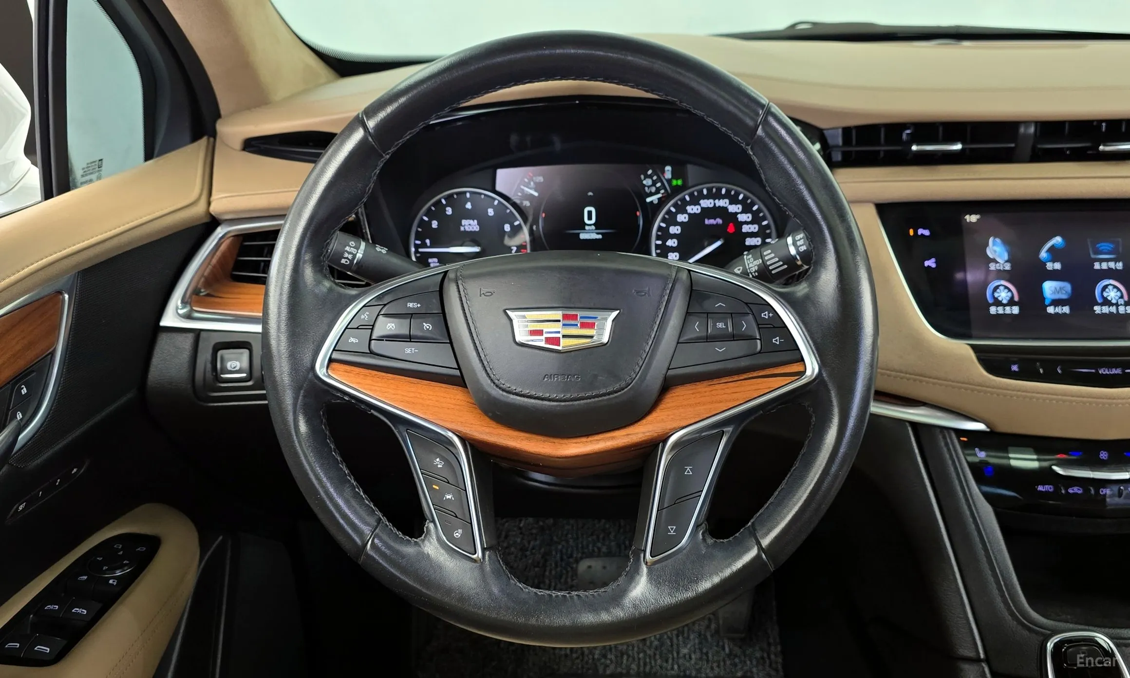 Cadillac XT5 превью 13