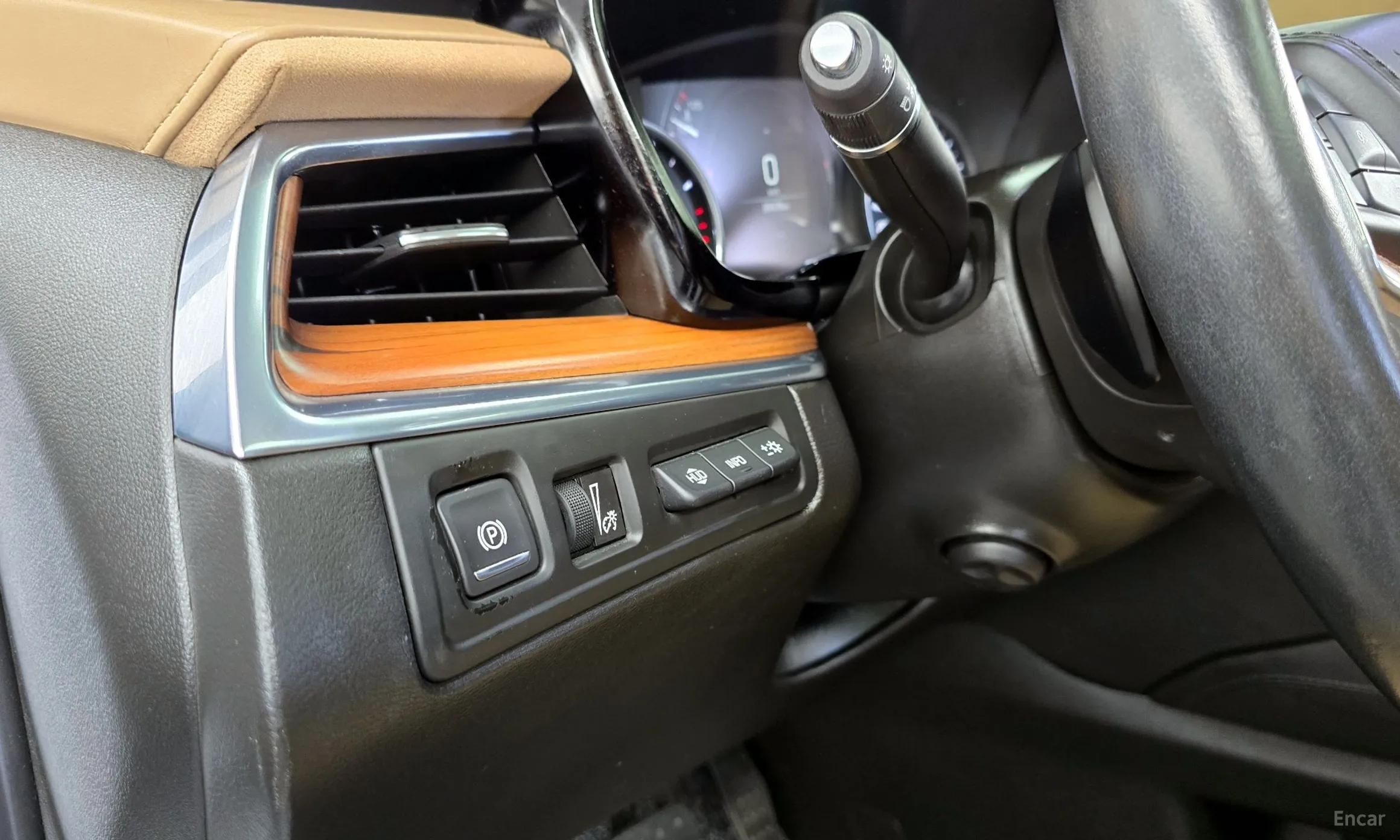 Cadillac XT5 превью 17