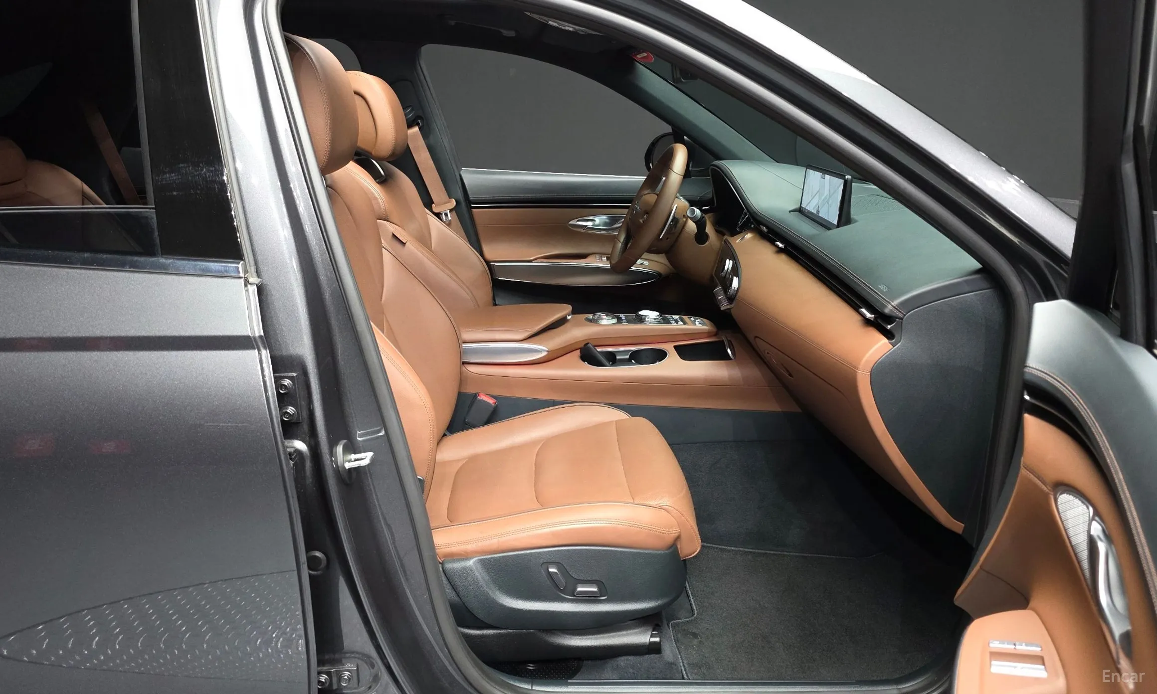 Genesis GV70 превью 11