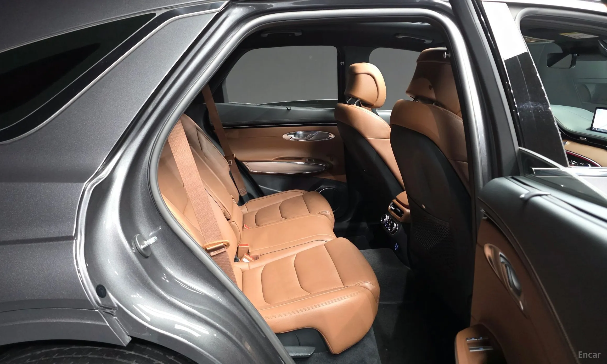 Genesis GV70 превью 12