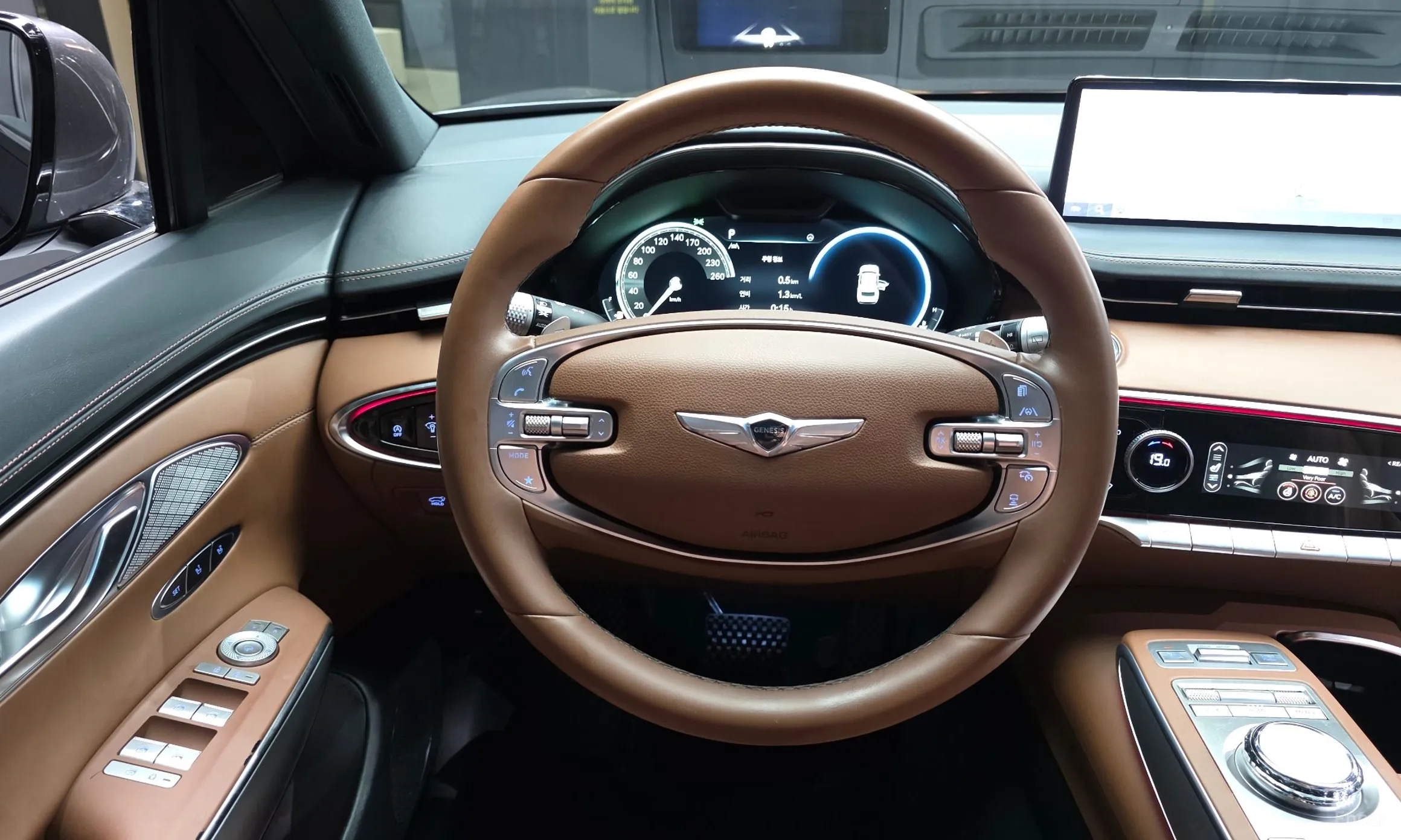 Genesis GV70 превью 13