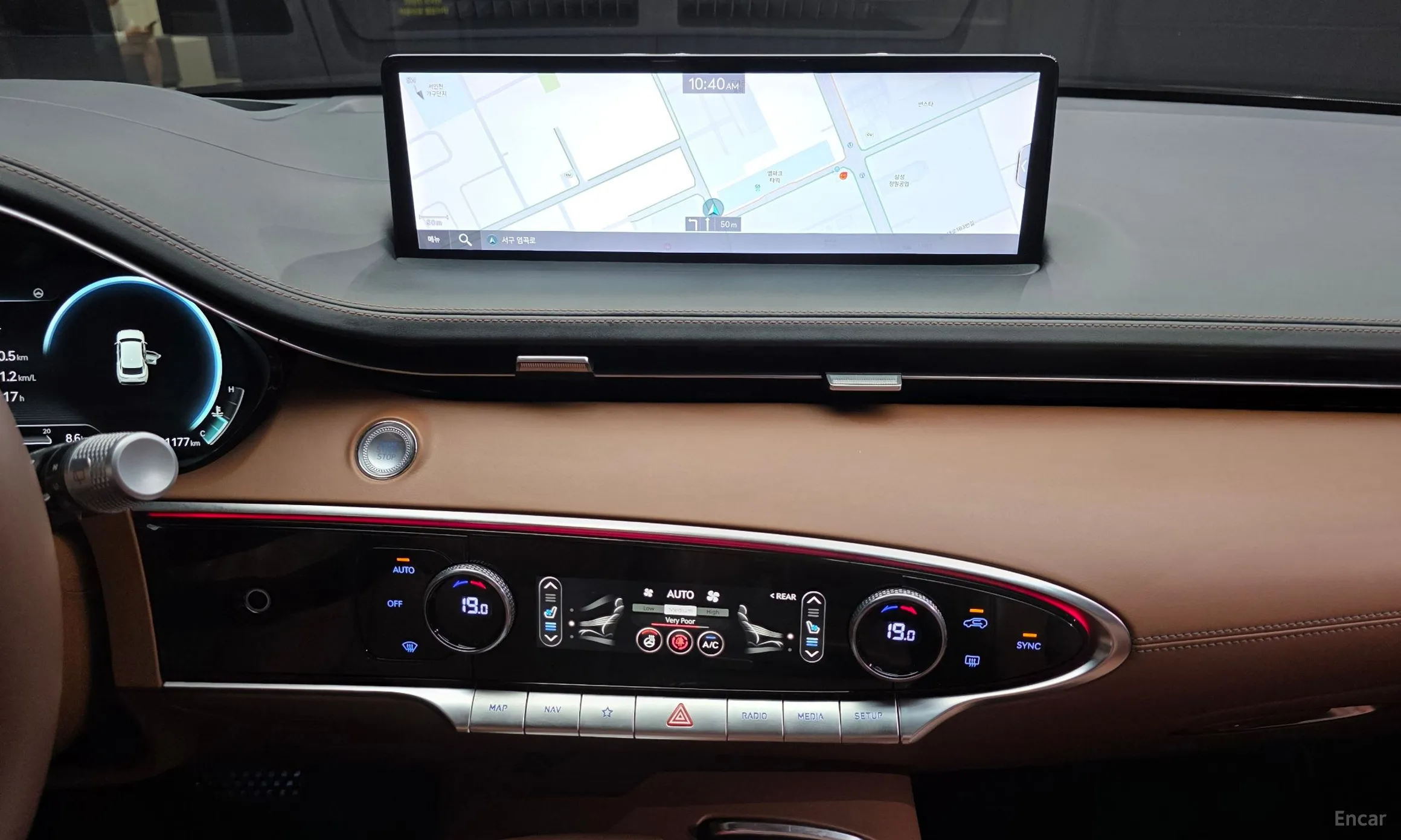 Genesis GV70 превью 14