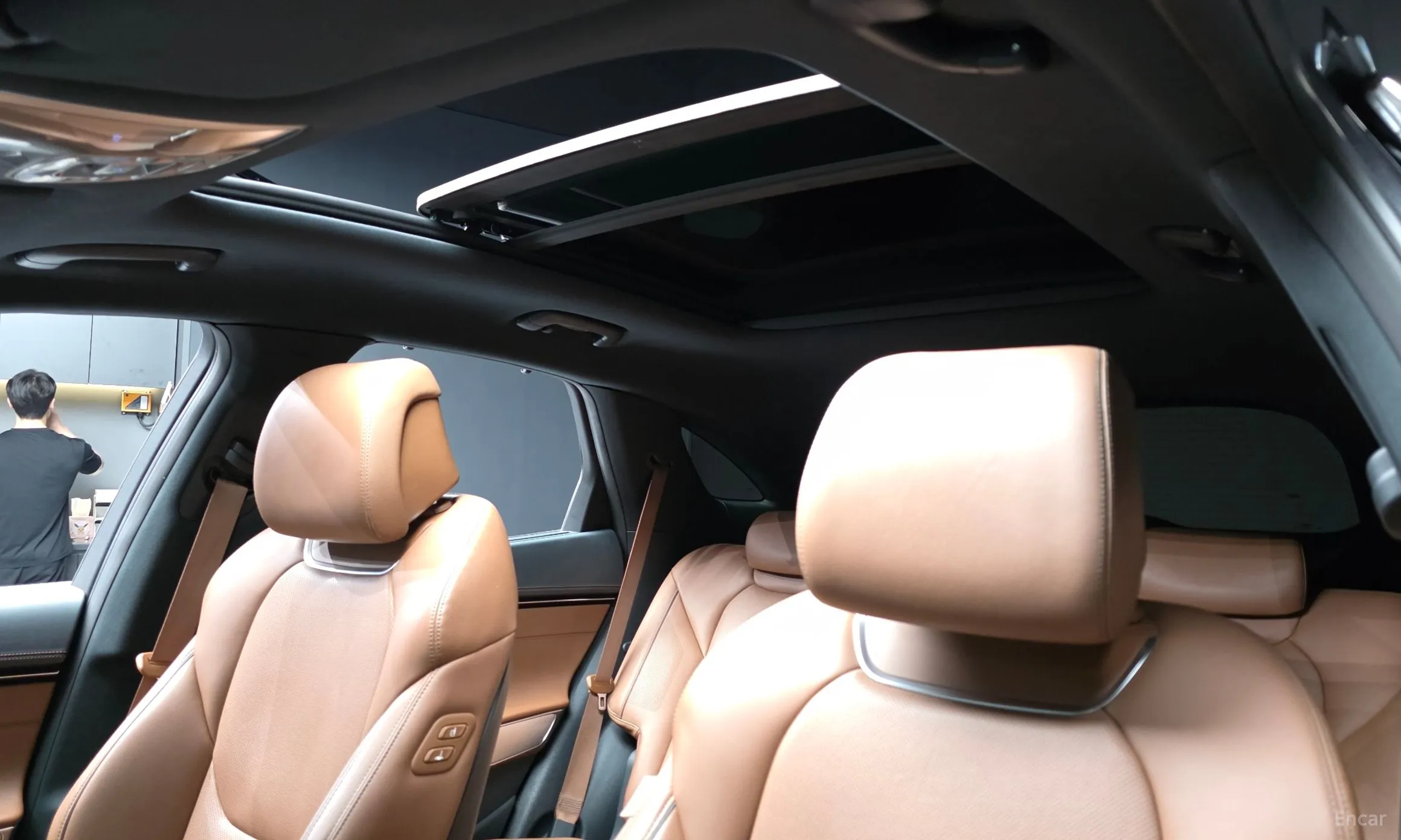 Genesis GV70 превью 18
