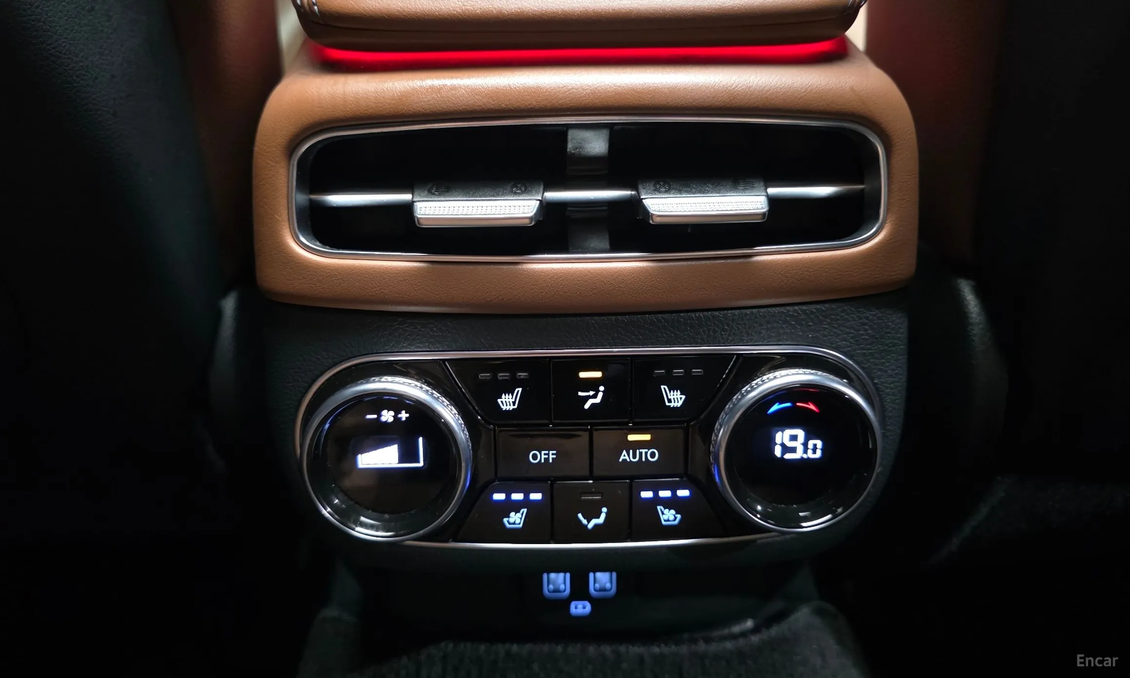 Genesis GV70 превью 19