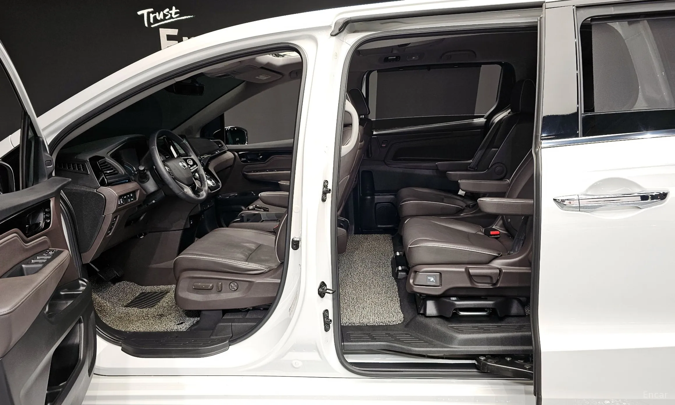 Honda Odyssey превью 11