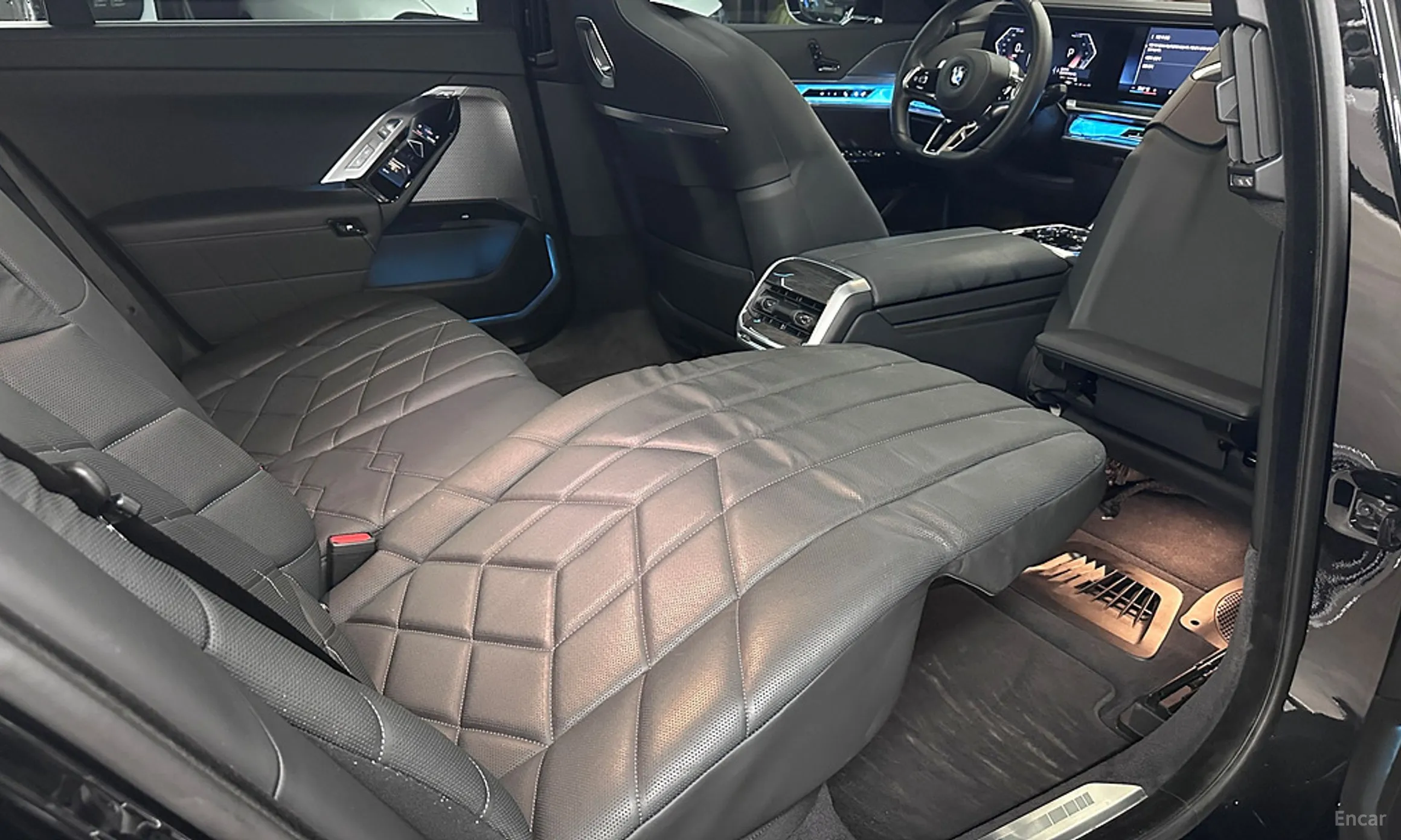 BMW 7 Series (G70) превью 18