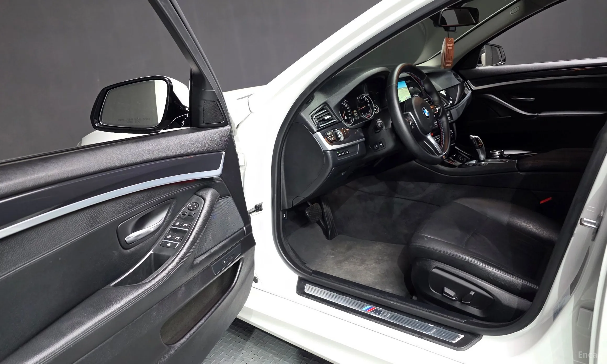 BMW 5 Series (F10) превью 11