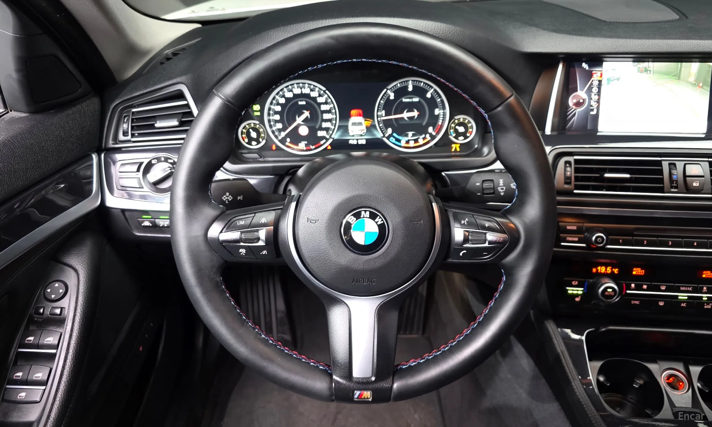 BMW 5 Series (F10) превью 13