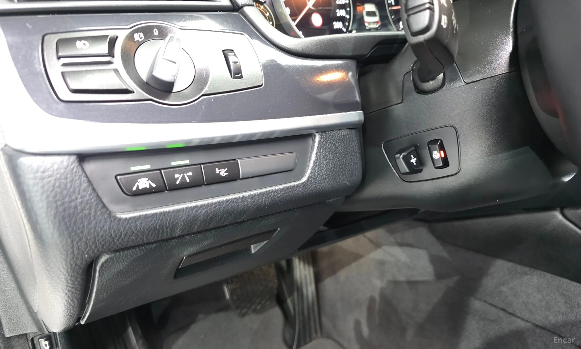 BMW 5 Series (F10) превью 14