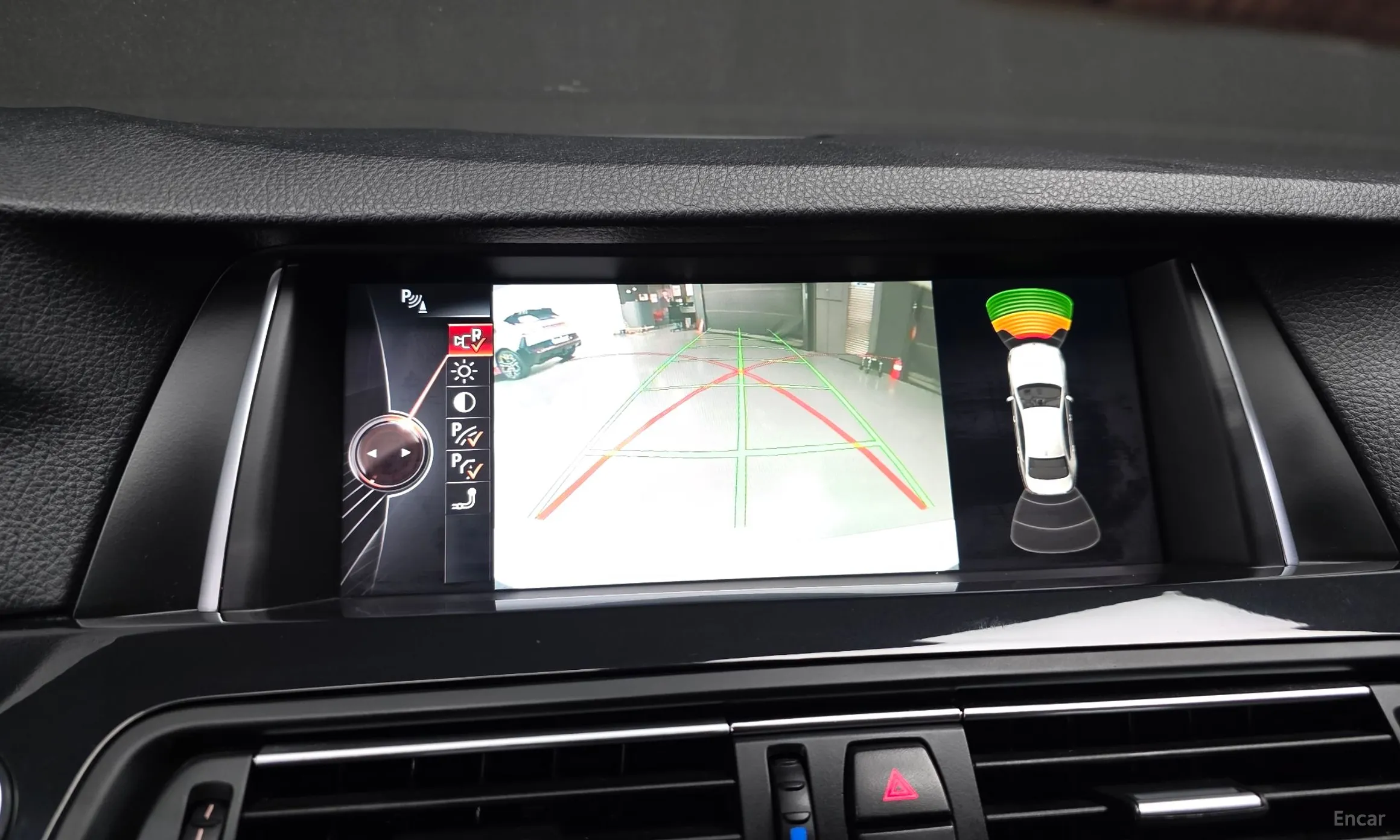 BMW 5 Series (F10) превью 17