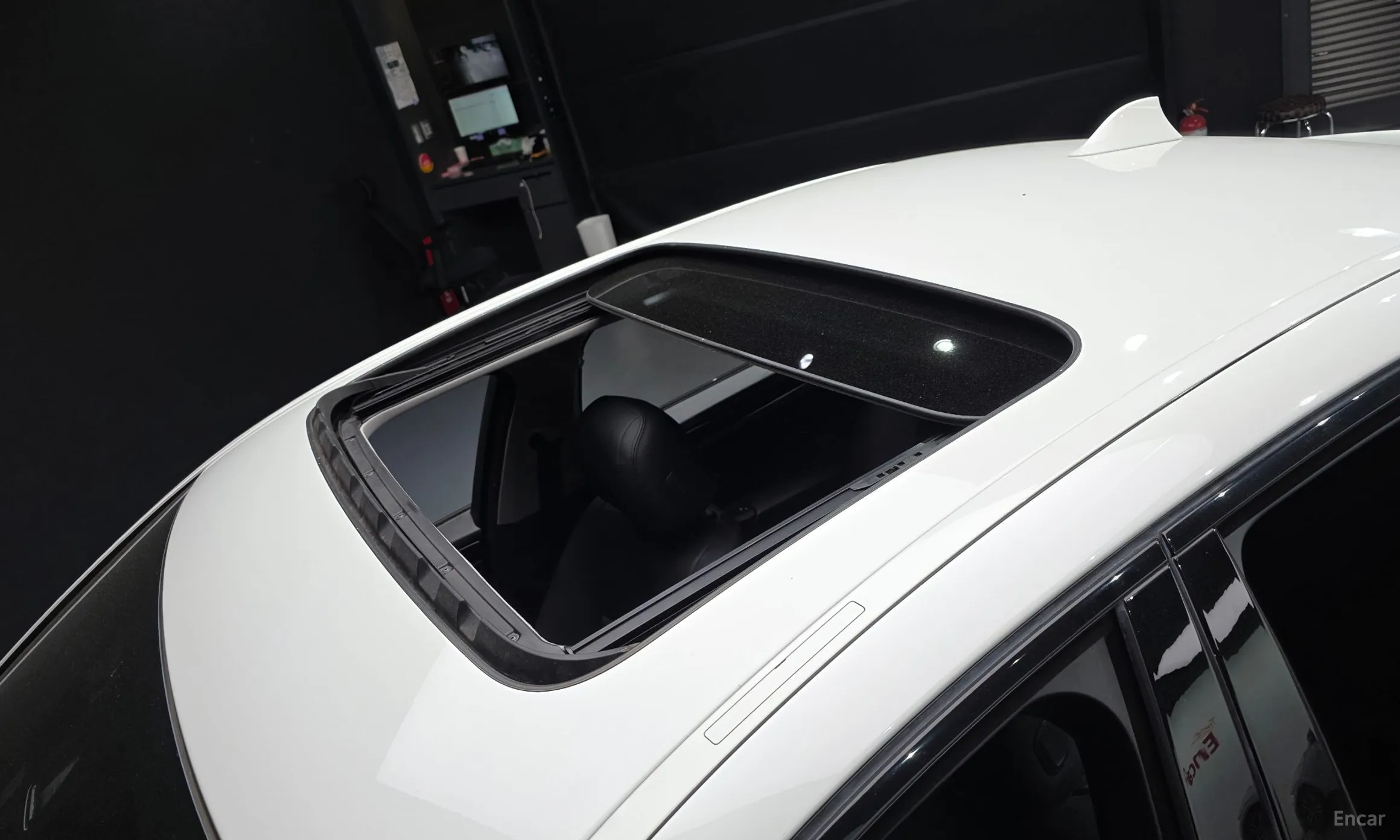 BMW 5 Series (F10) превью 19