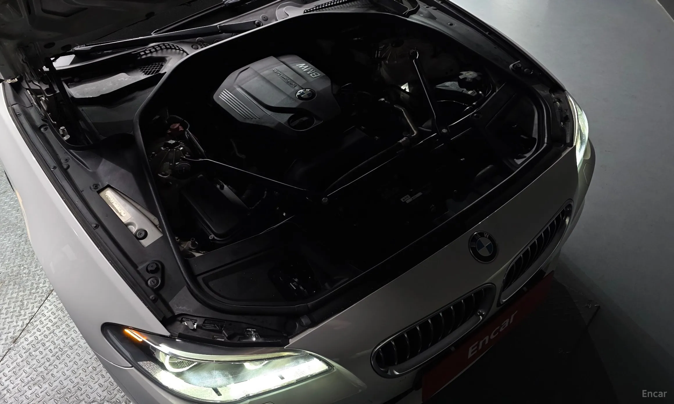 BMW 5 Series (F10) превью 6