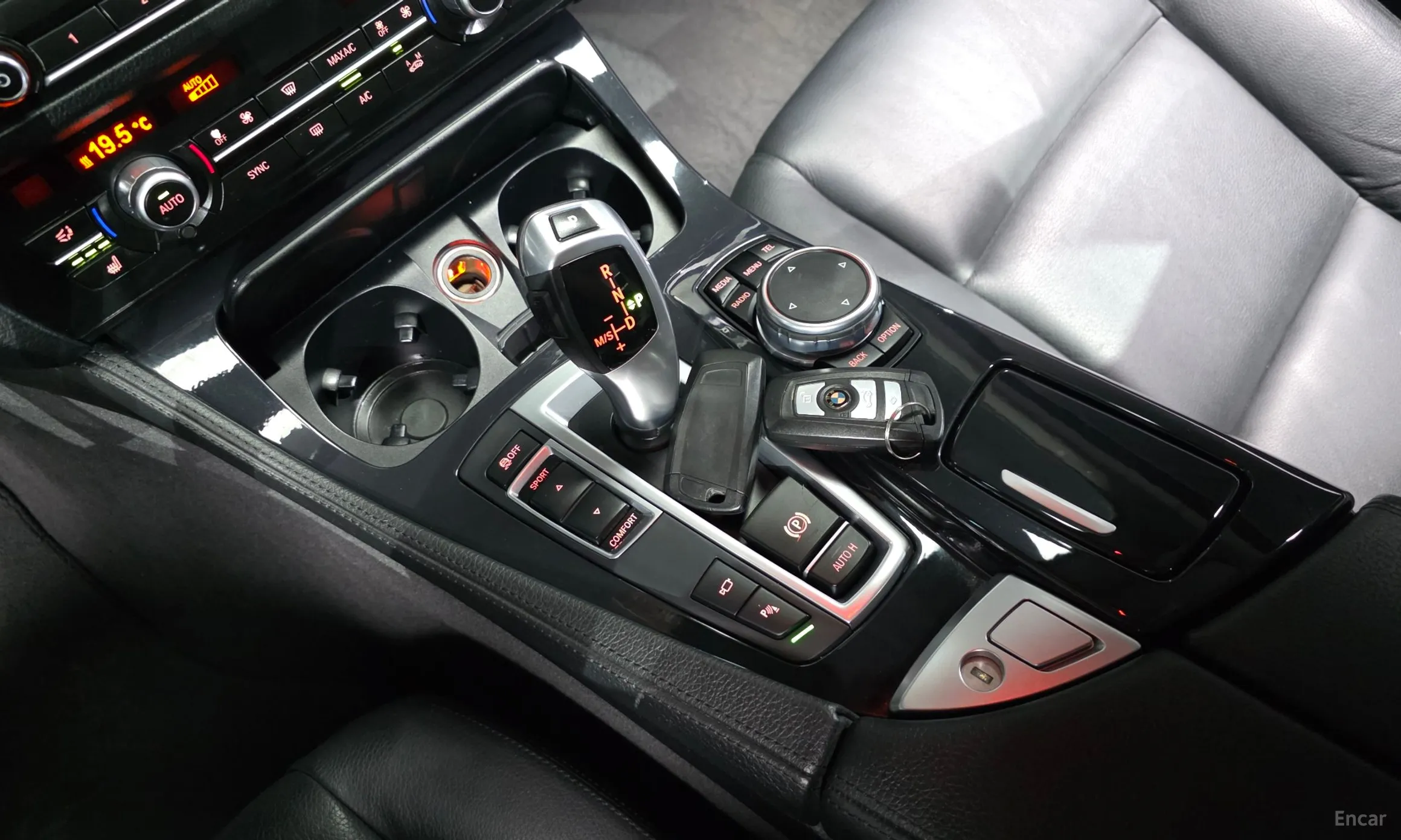 BMW 5 Series (F10) превью 9