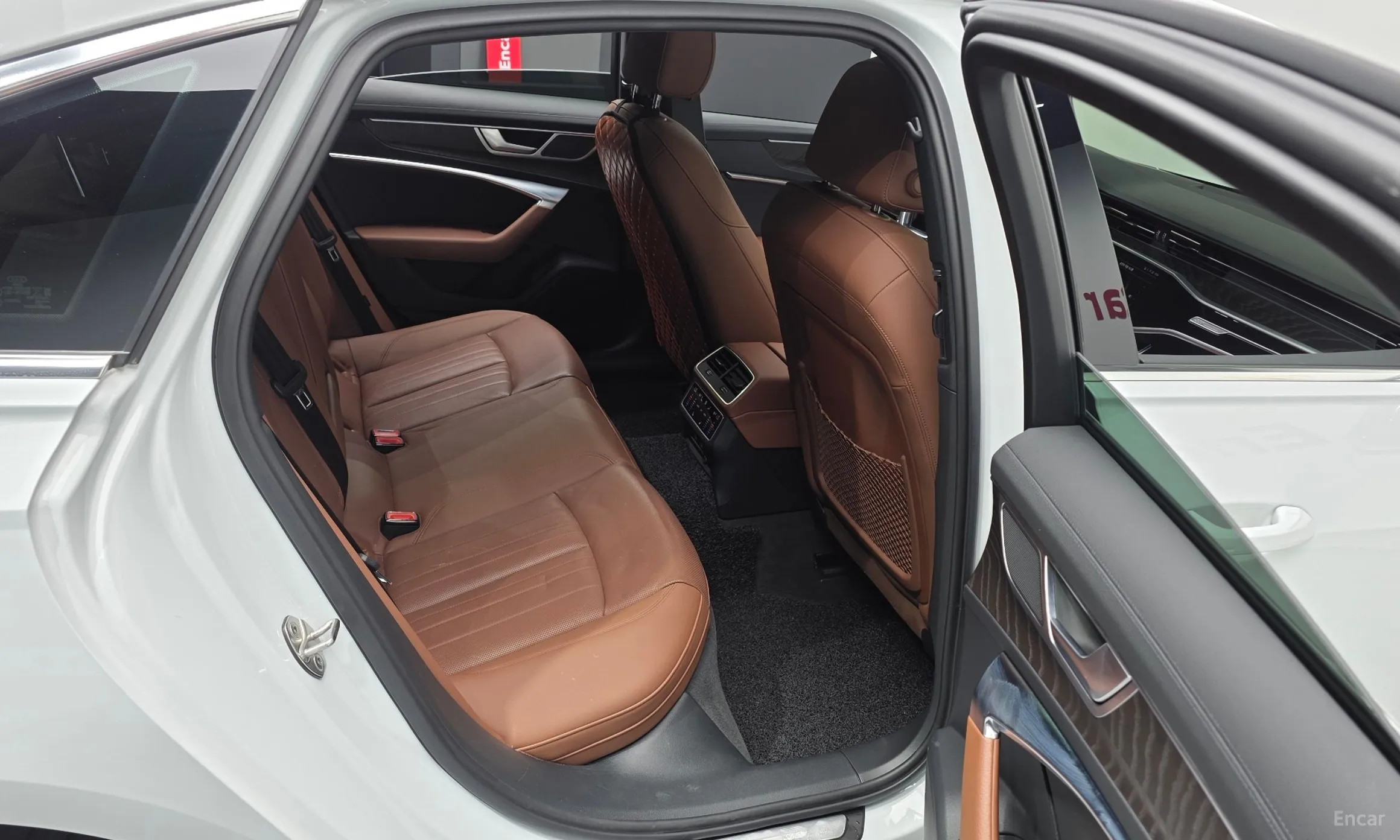 Audi A6 (C8) превью 12