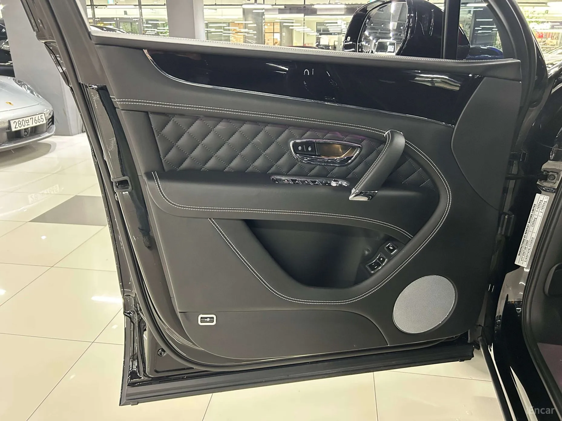 Bentley Bentayga превью 6