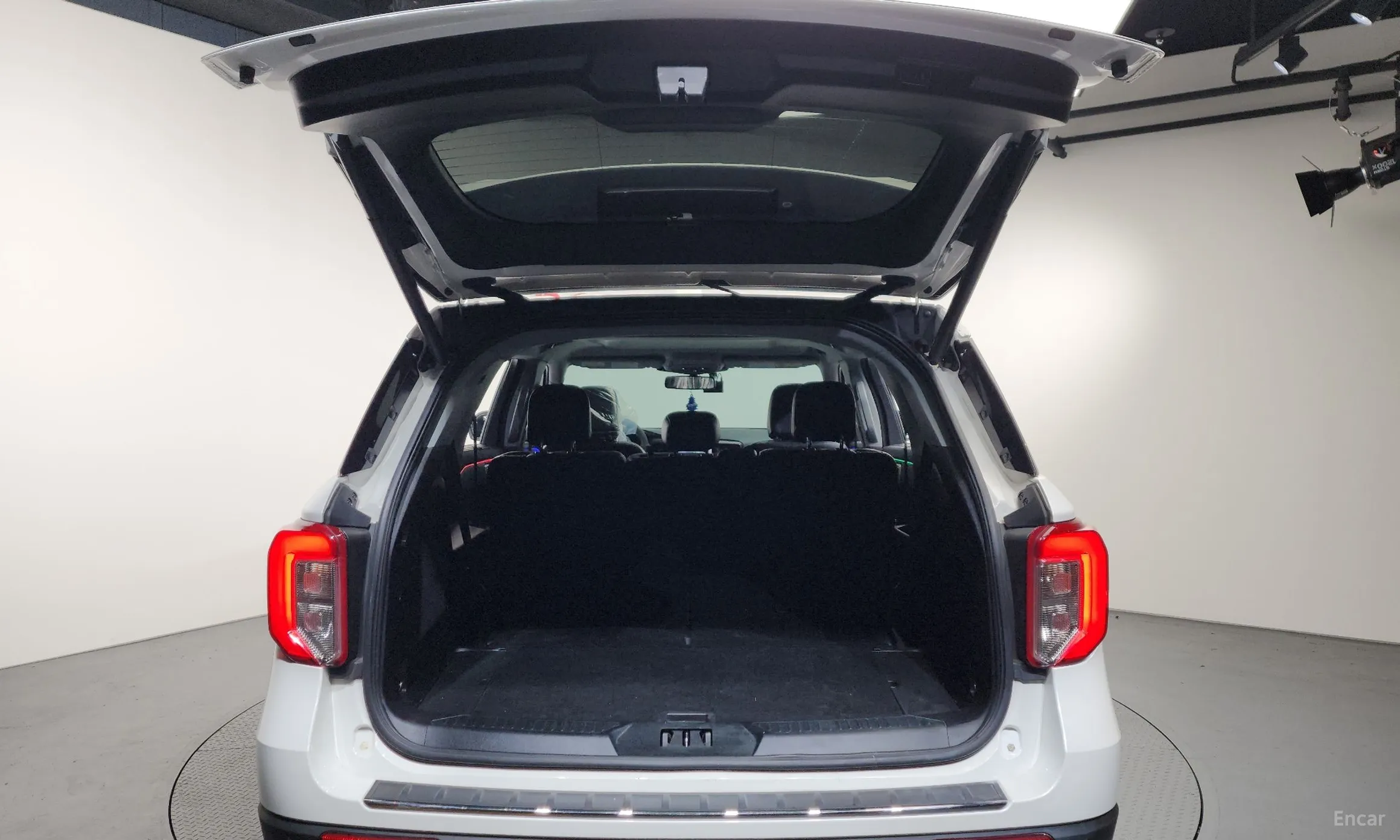 Ford Explorer 6th Generation превью 19