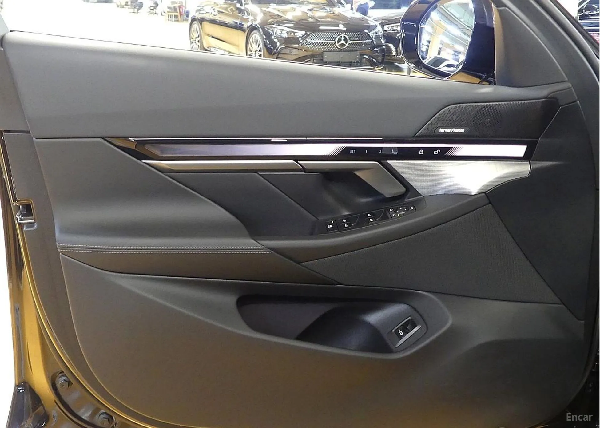 BMW 5 Series (G60) превью 11