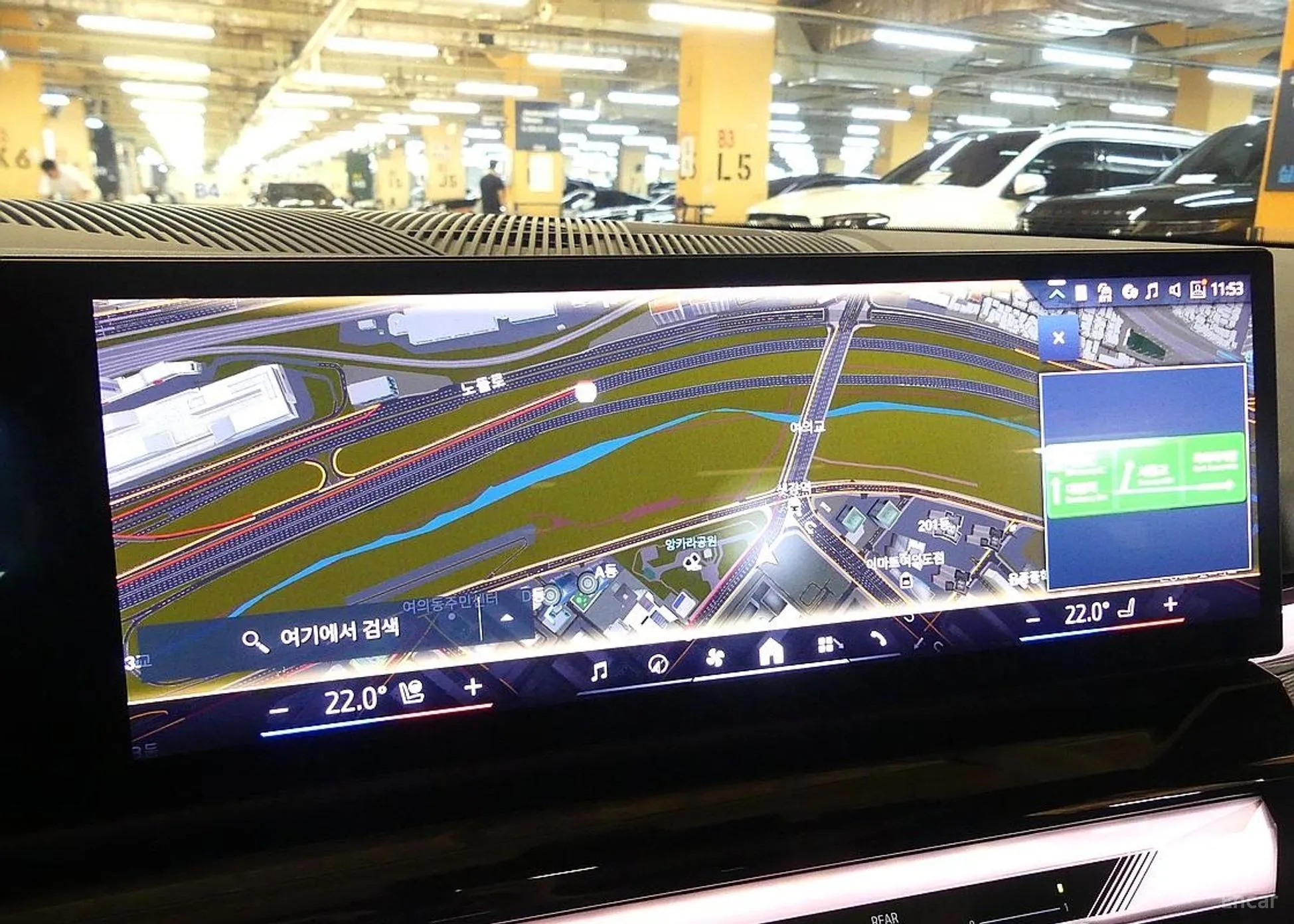 BMW 5 Series (G60) превью 15