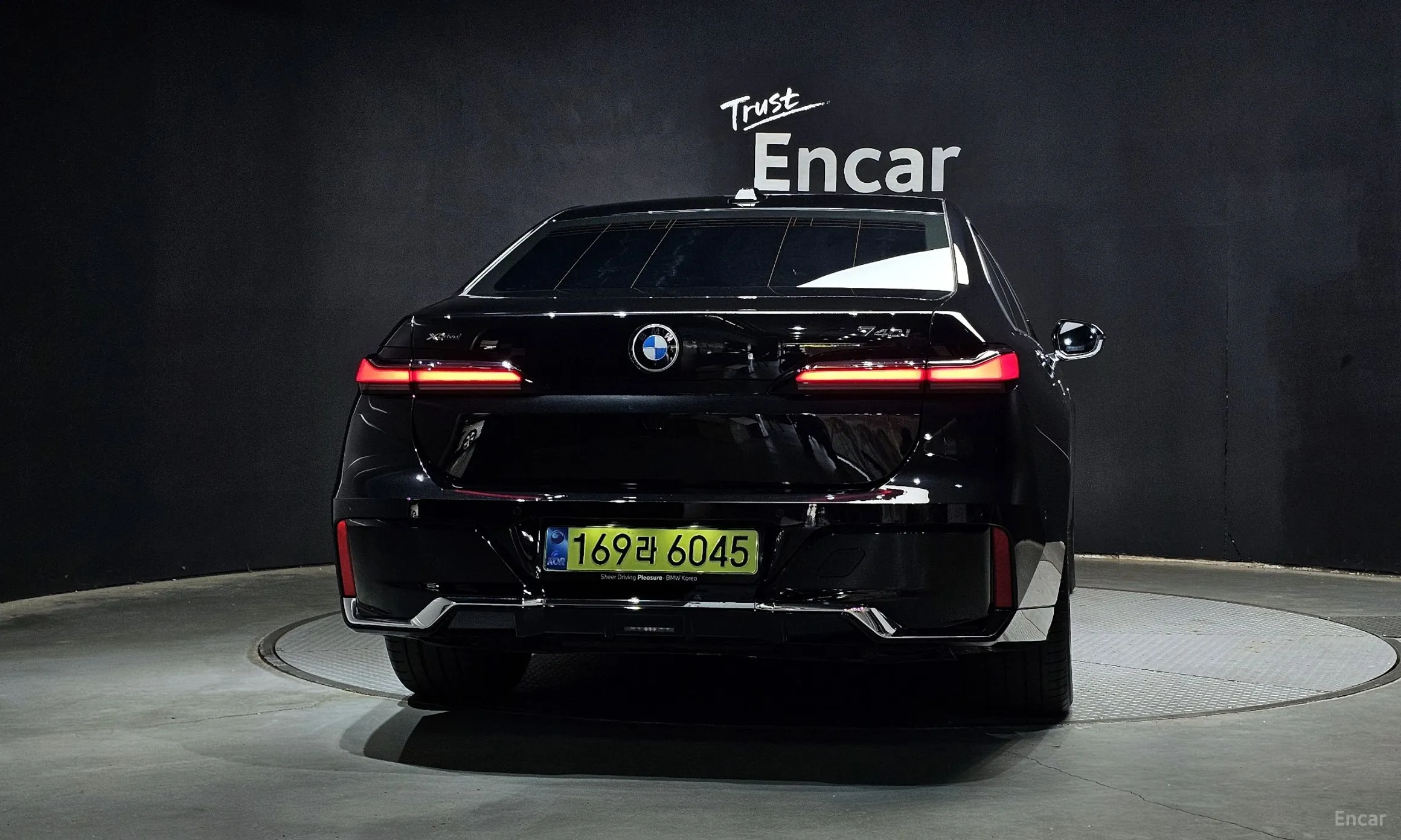 BMW 7 Series (G70) превью 4