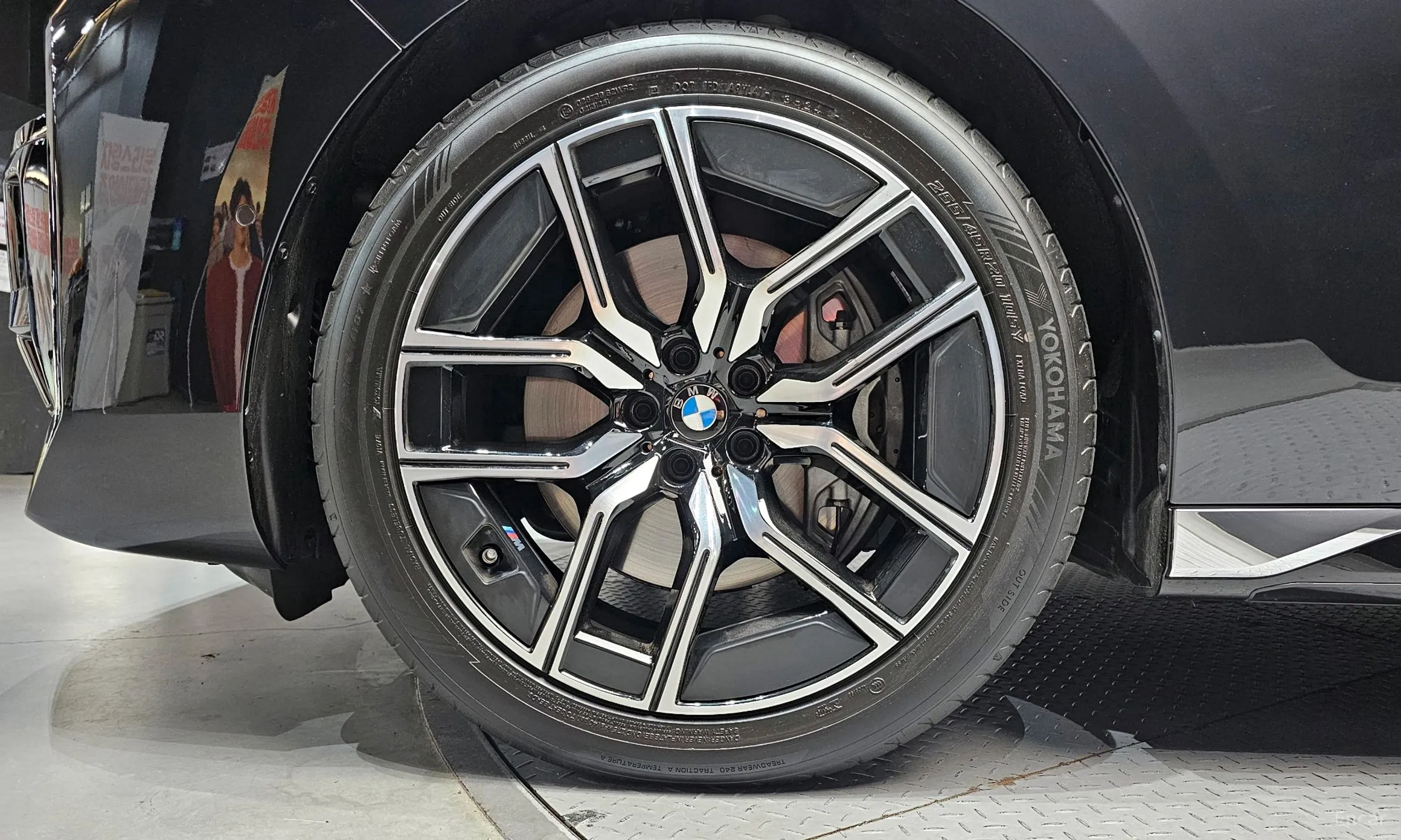BMW 7 Series (G70) превью 5