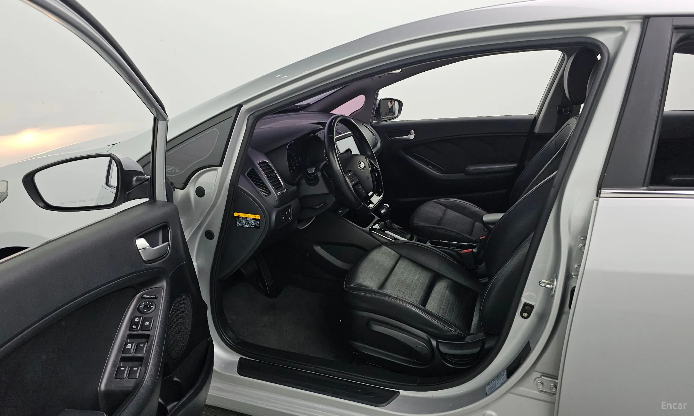 Kia K3 превью 10