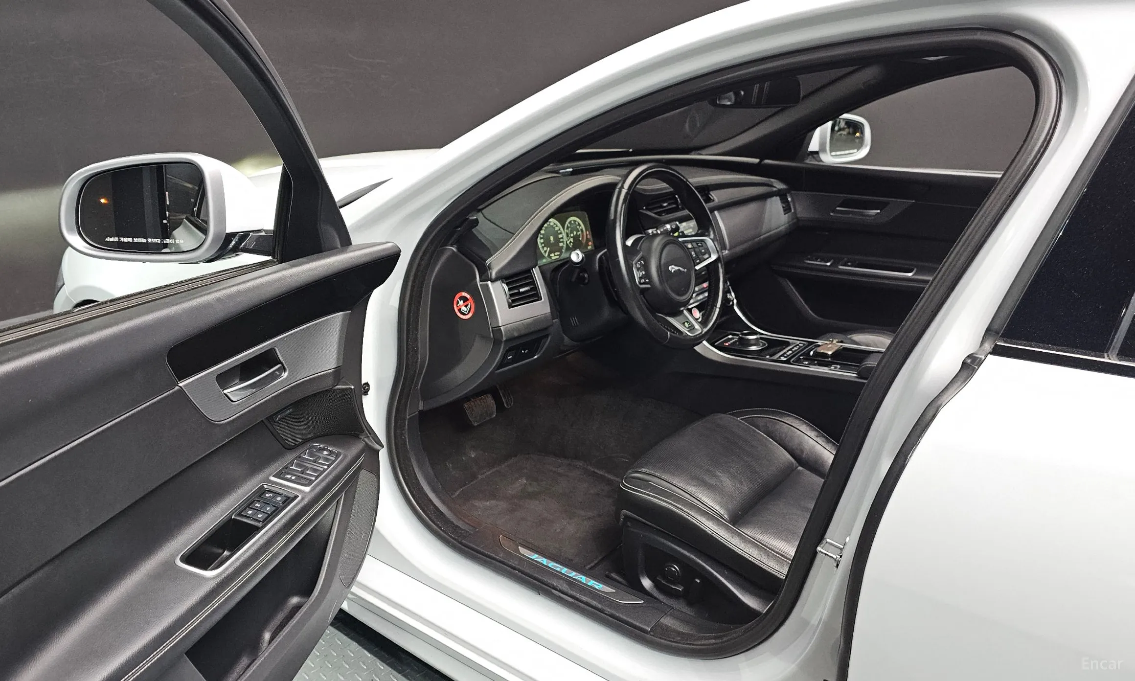 Jaguar XF (x260) превью 10