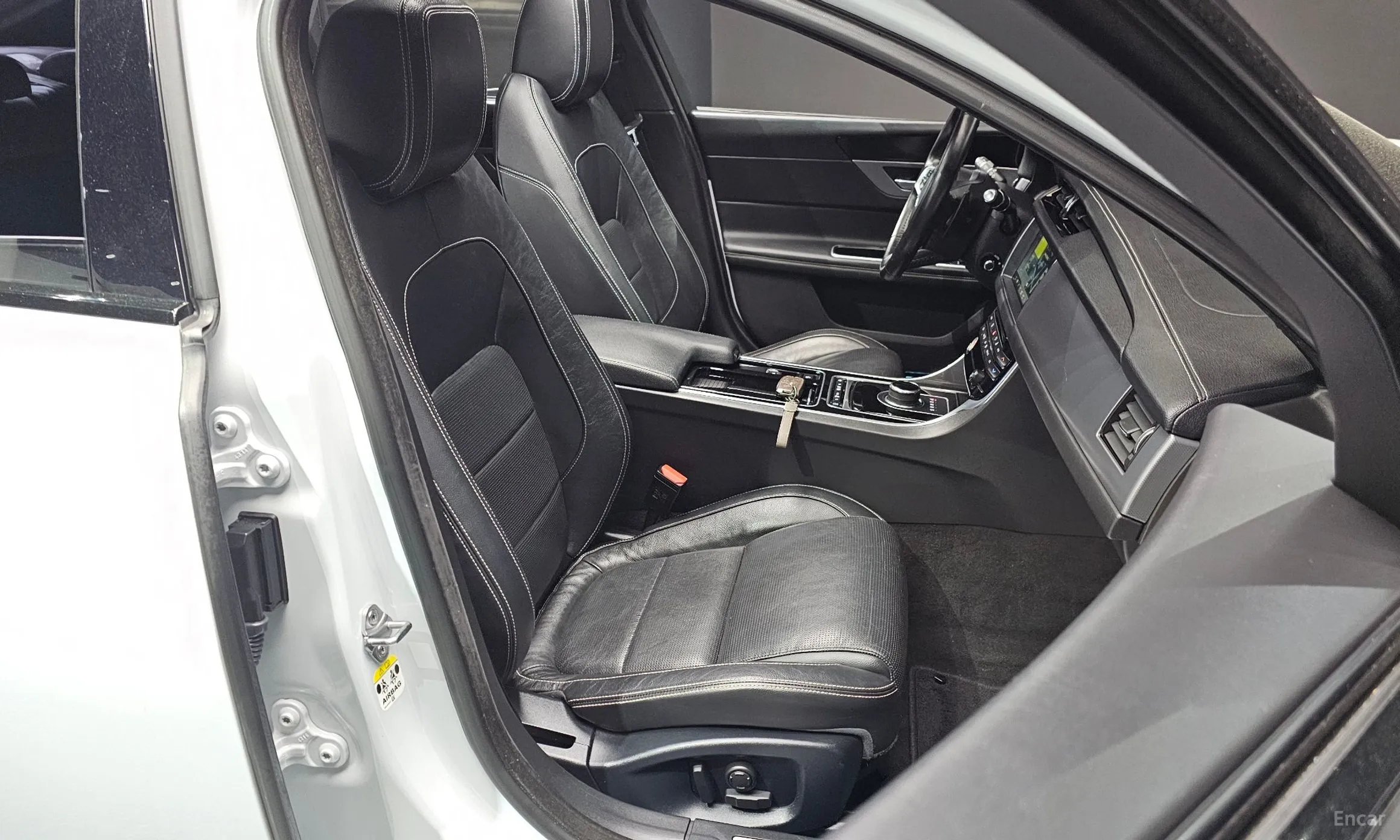 Jaguar XF (x260) превью 12