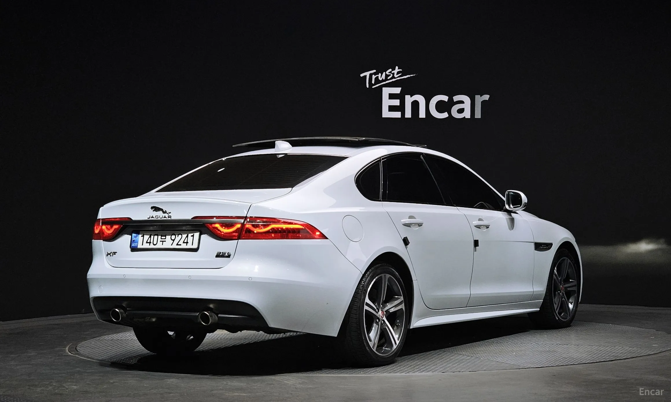 Jaguar XF (x260)