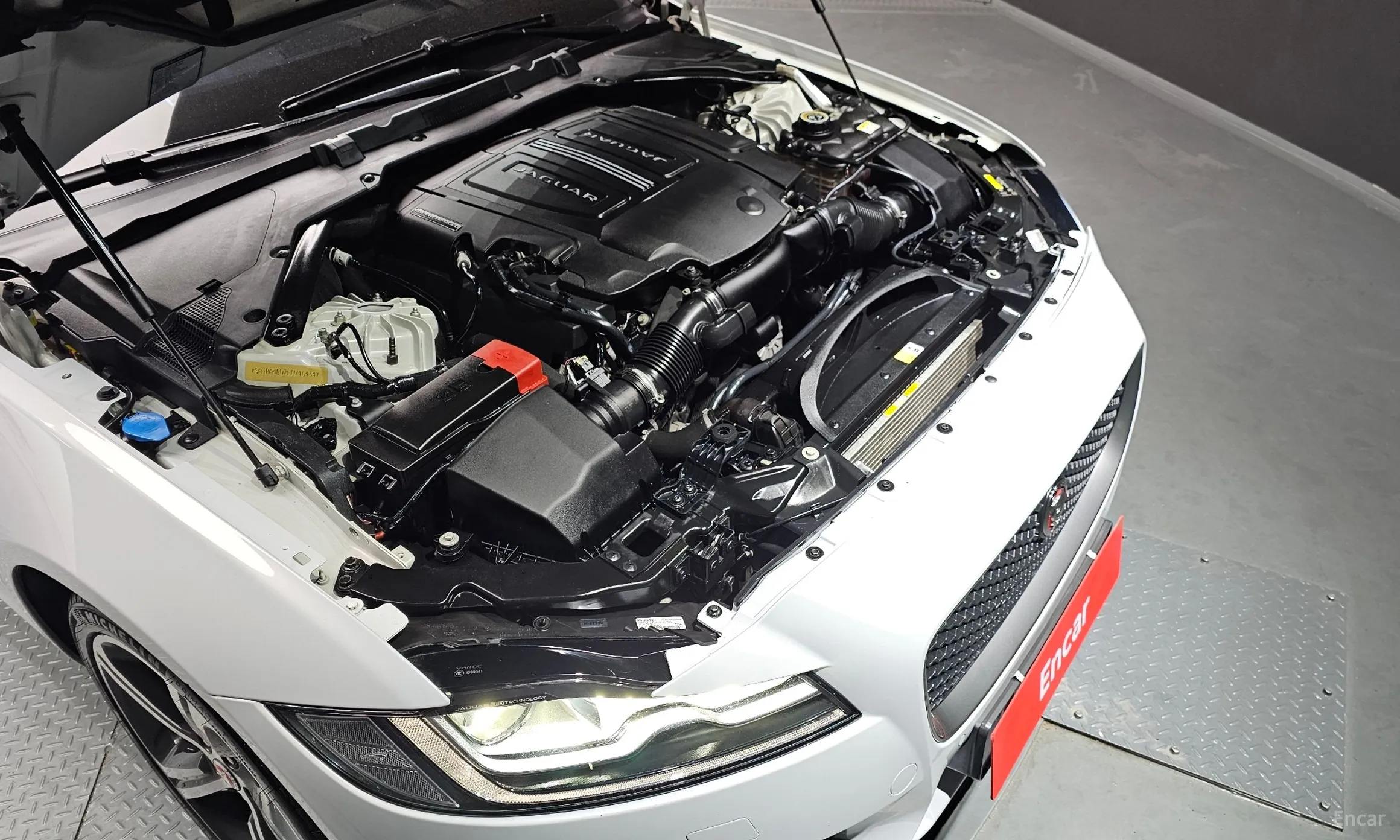 Jaguar XF (x260) превью 6