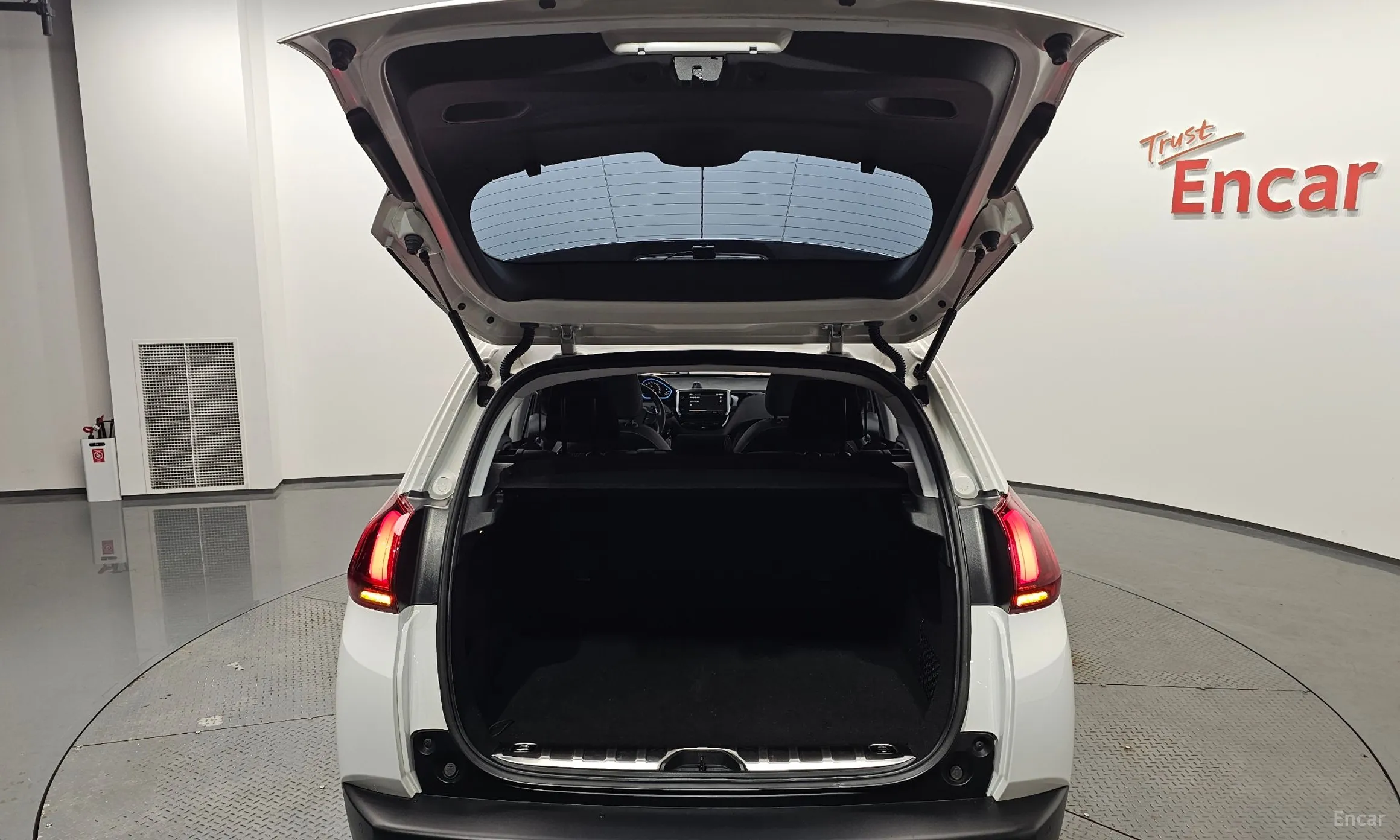 Peugeot 2008. превью 20