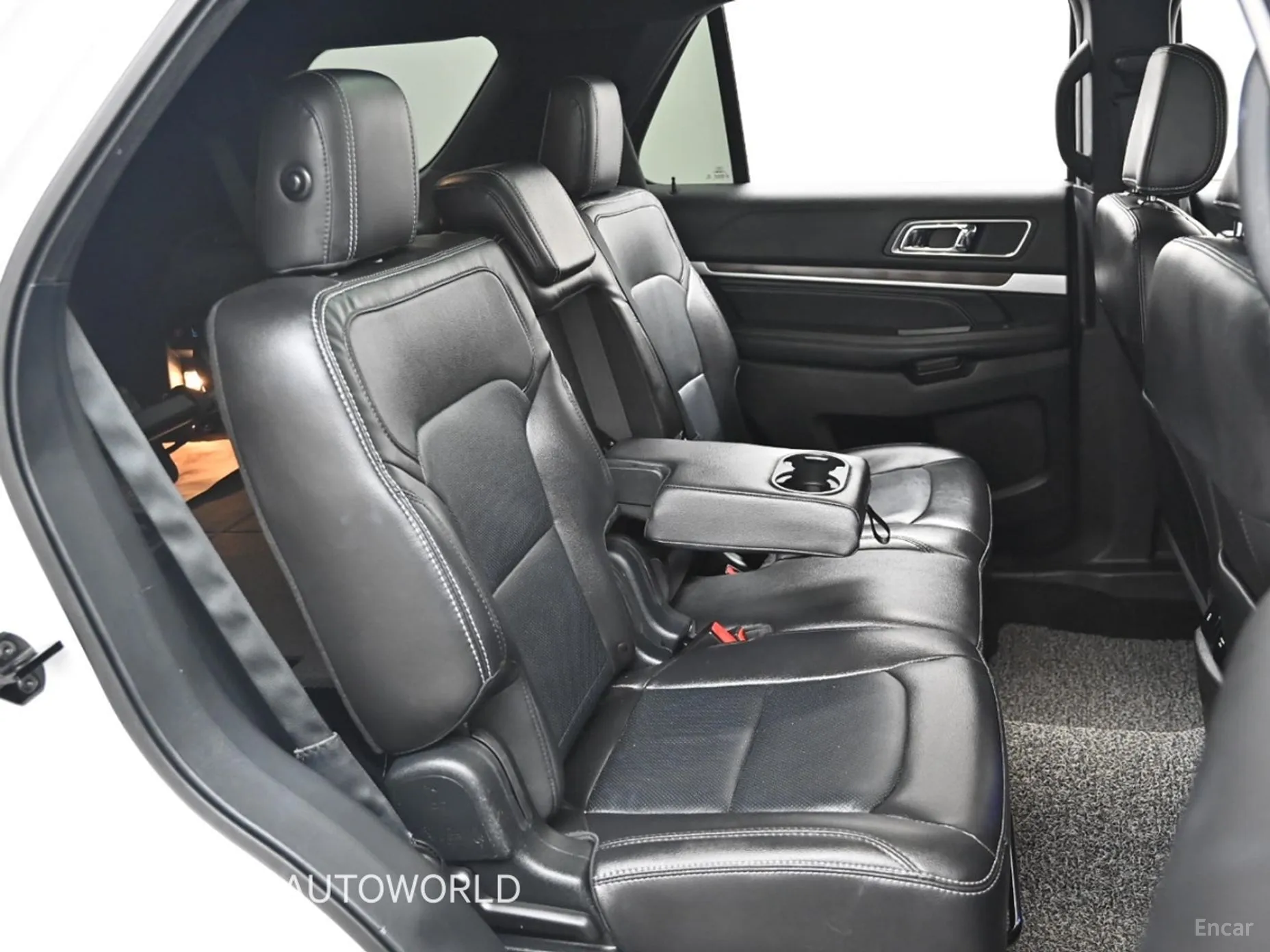 Ford Explorer превью 12