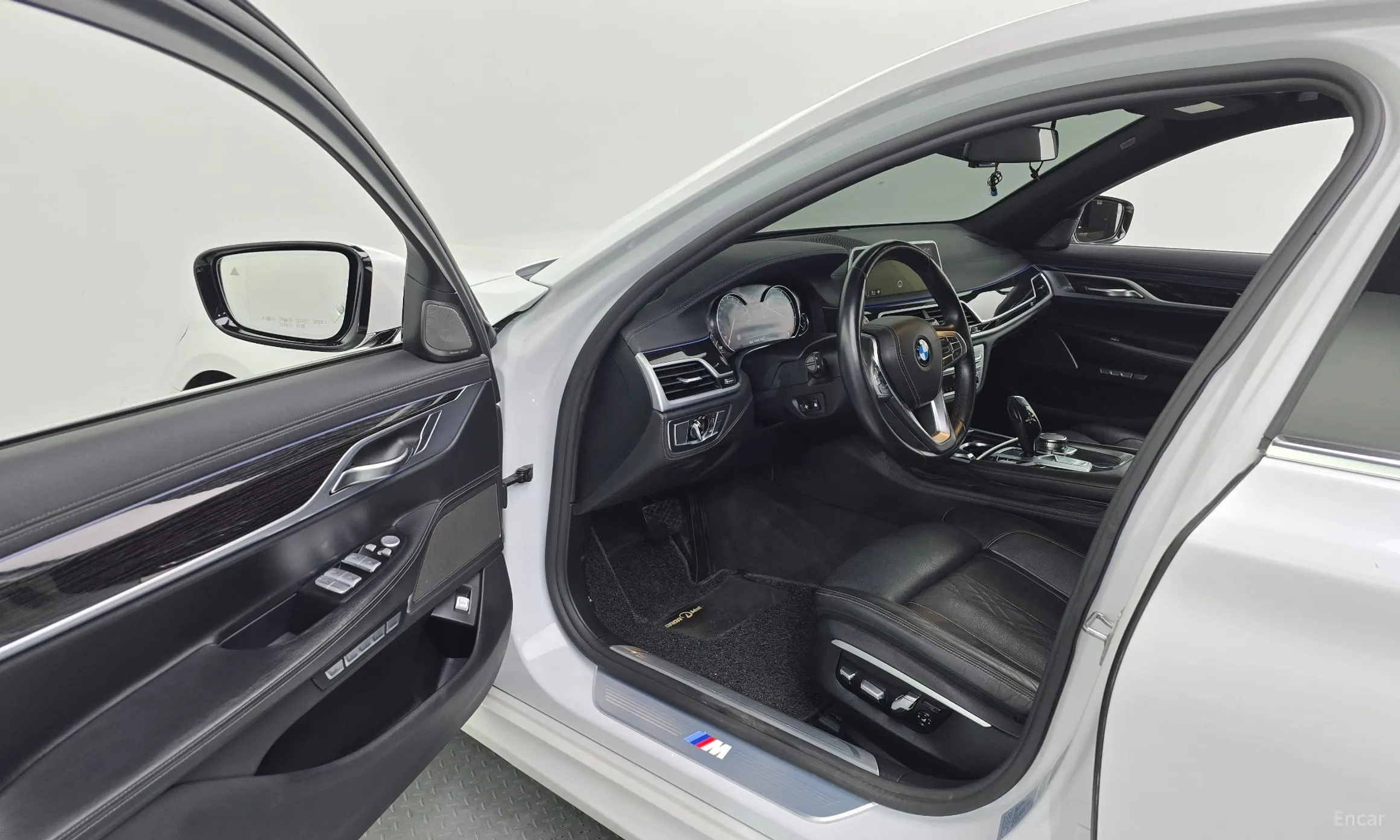 BMW 7 Series (G11) превью 10