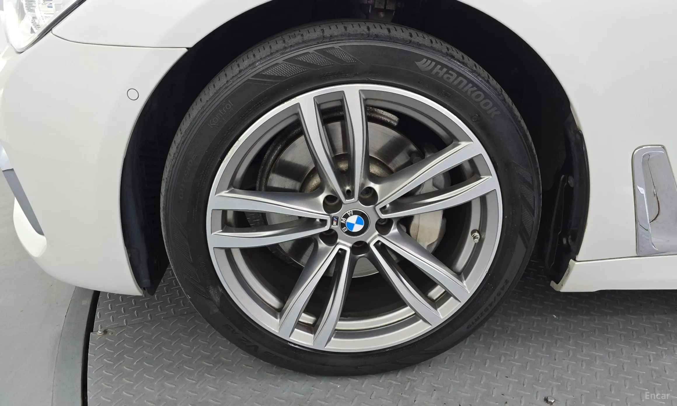 BMW 7 Series (G11) превью 5