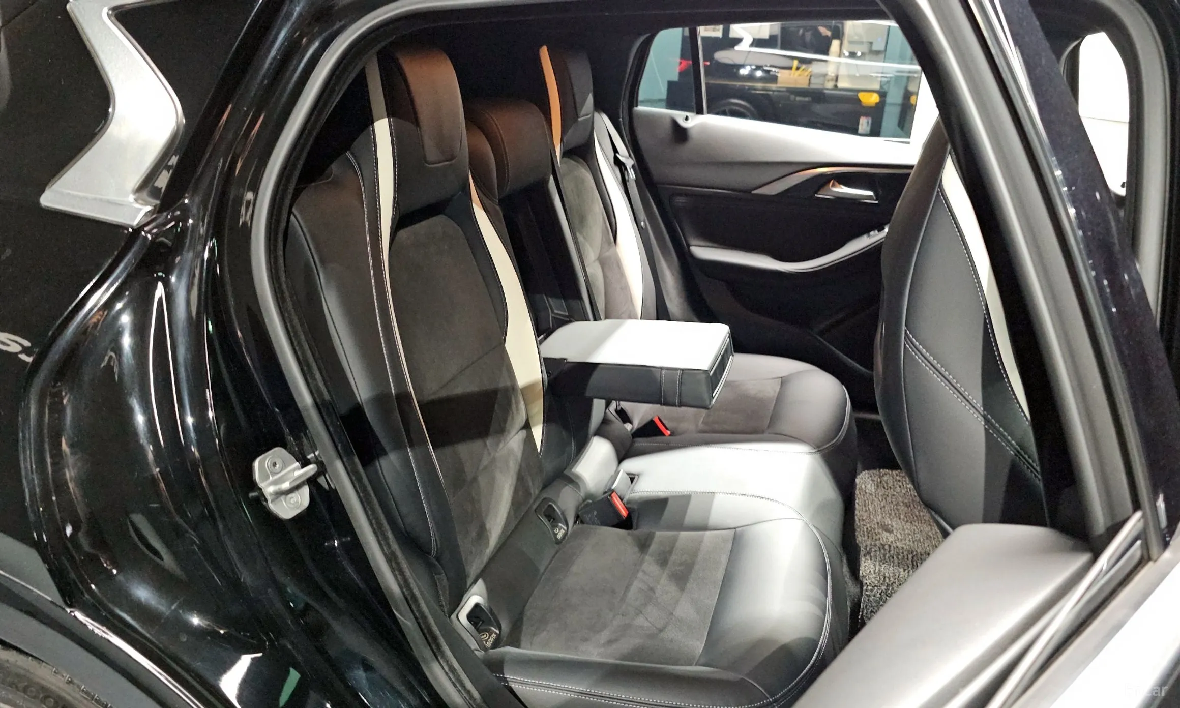 Infiniti Q30 превью 11