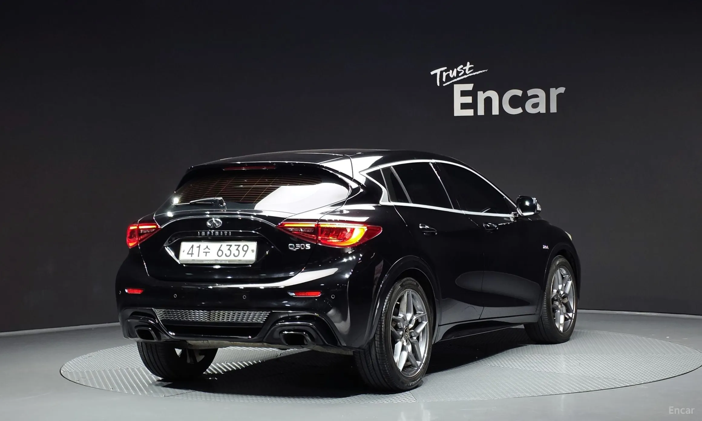 Infiniti Q30