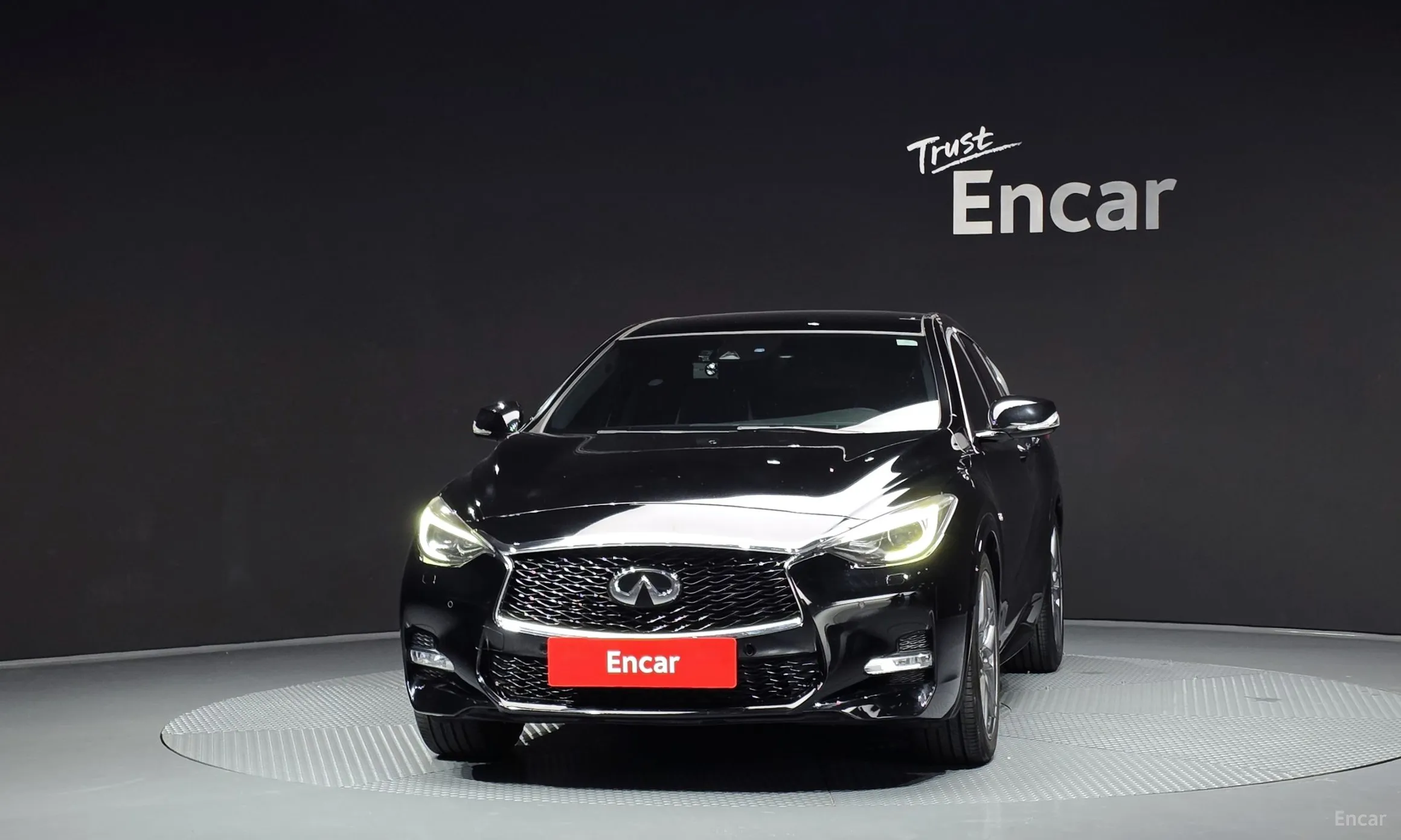 Infiniti Q30 превью 3