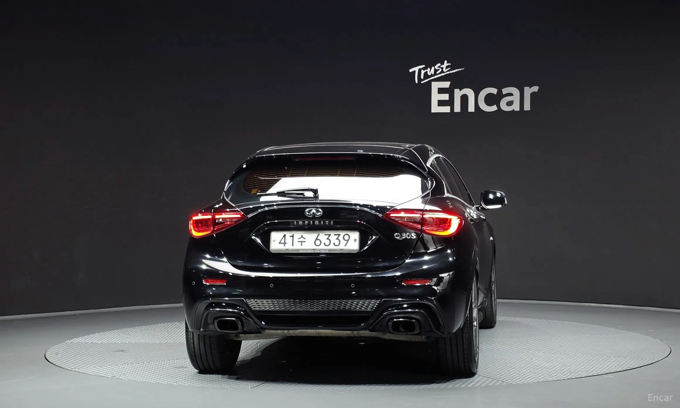 Infiniti Q30 превью 4
