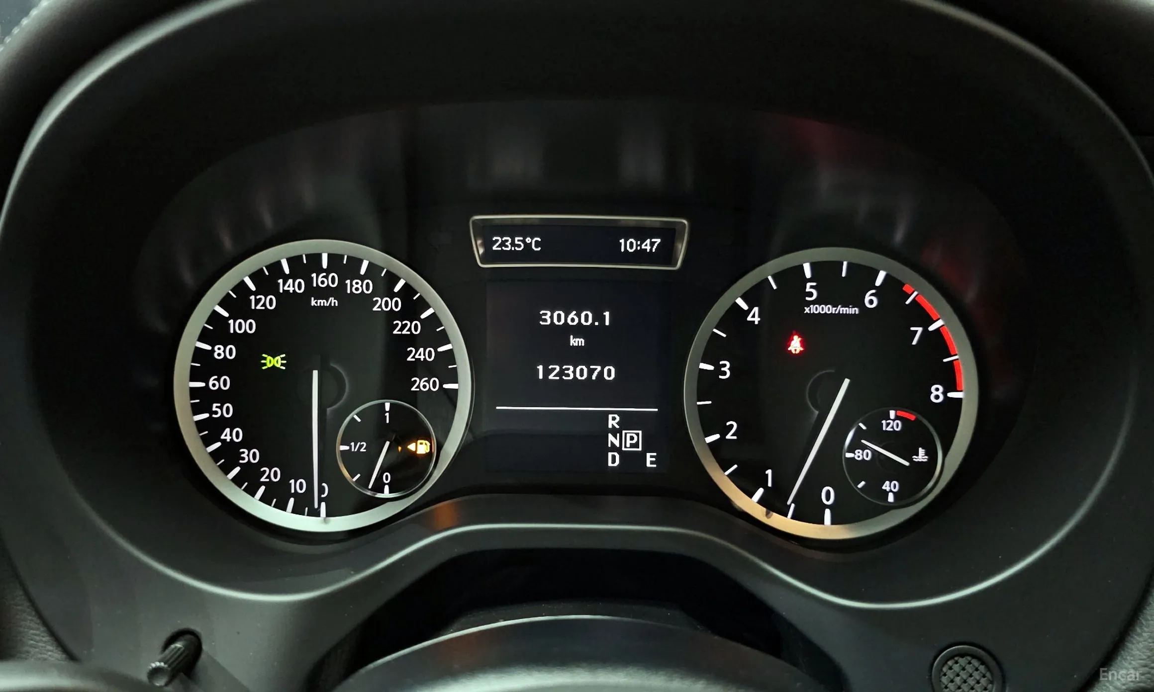 Infiniti Q30 превью 8