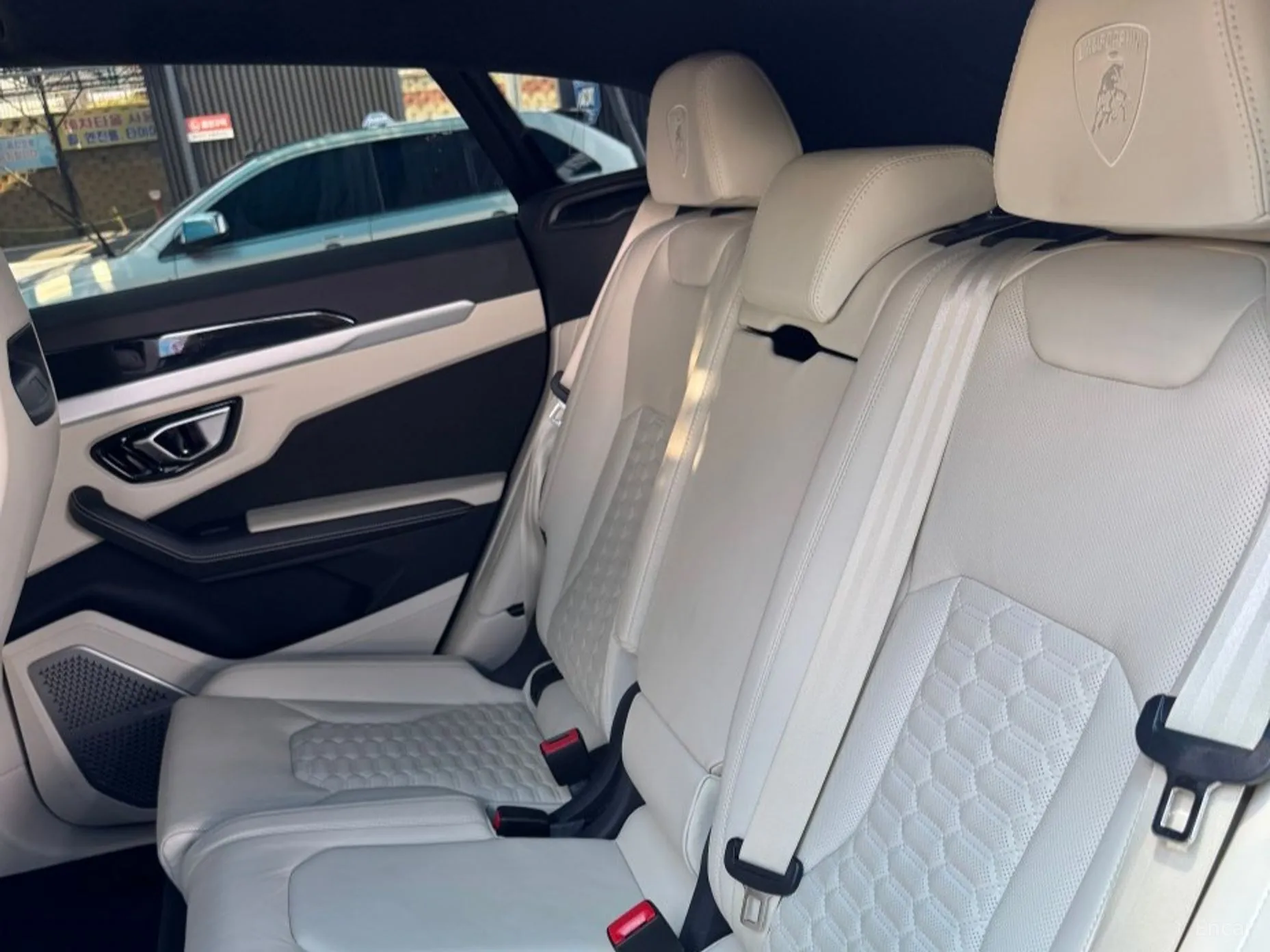 Lamborghini Urus превью 13